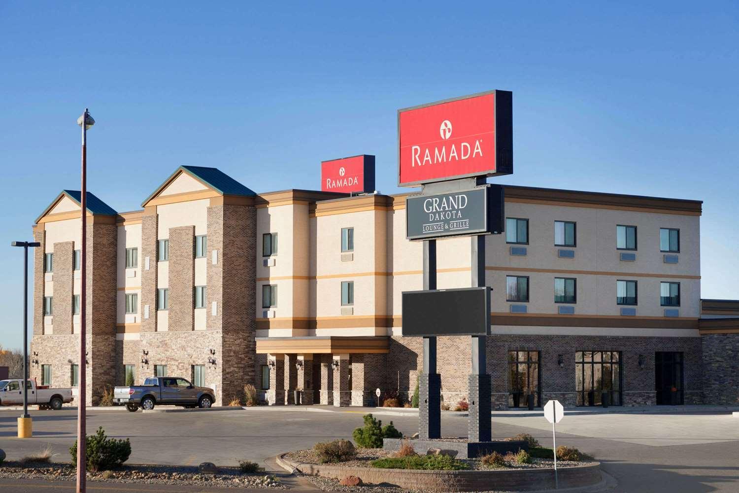 Vista Exterior Roosevelt Grand Dakota, SureStay Collection by Best Western