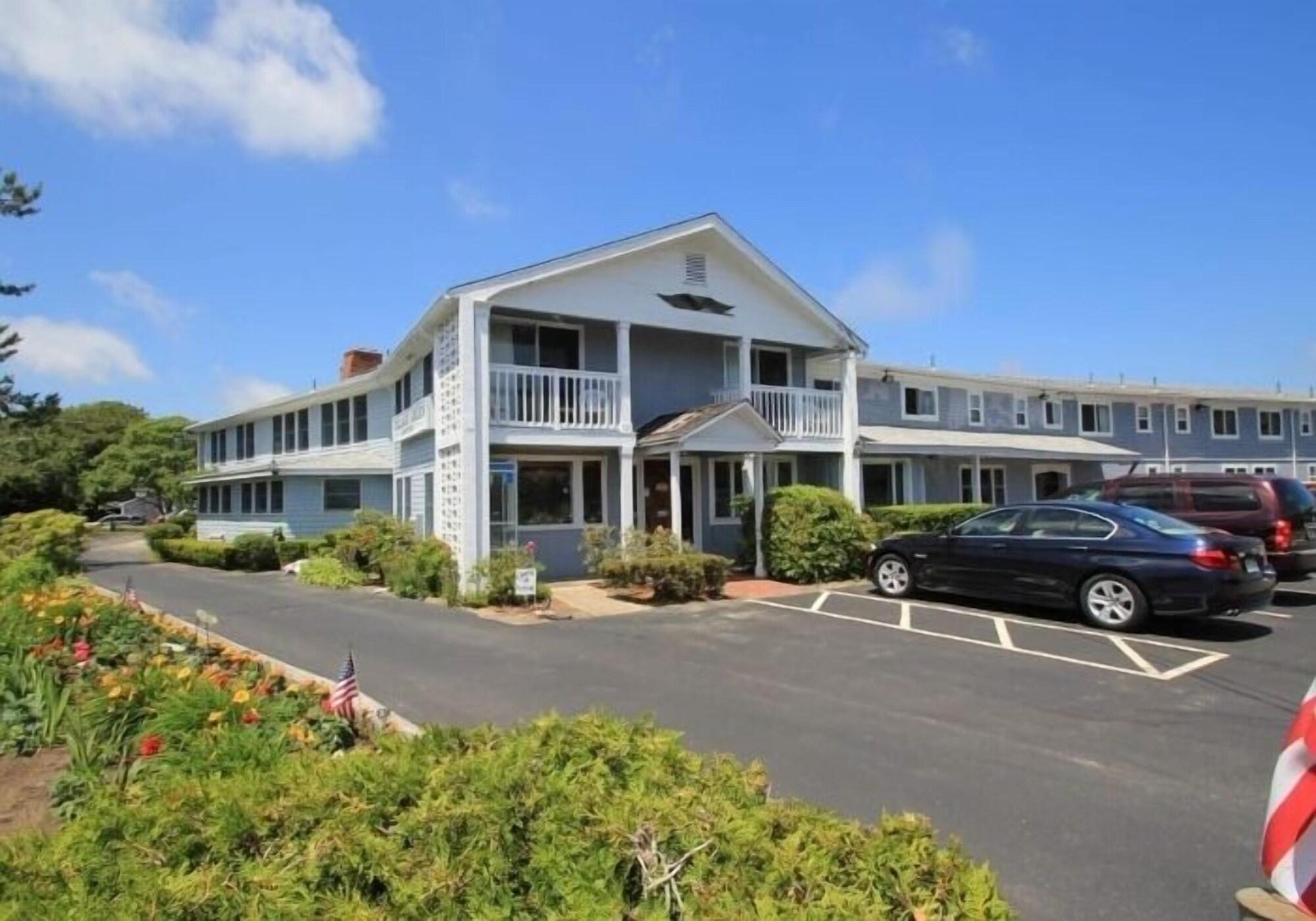 Varios Village Green Motel