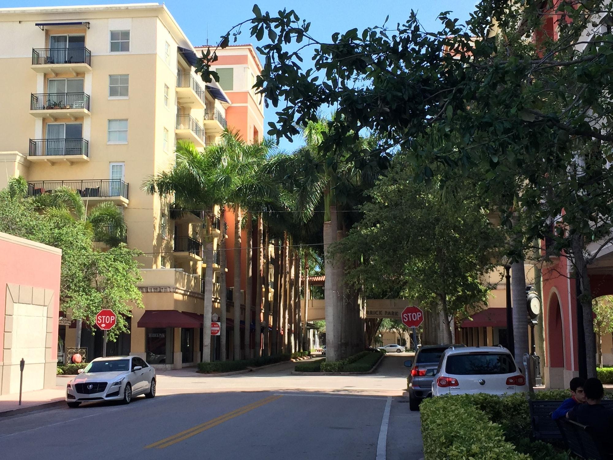 Vista Exterior LYX Suites at Merrick Park in Coral Gables