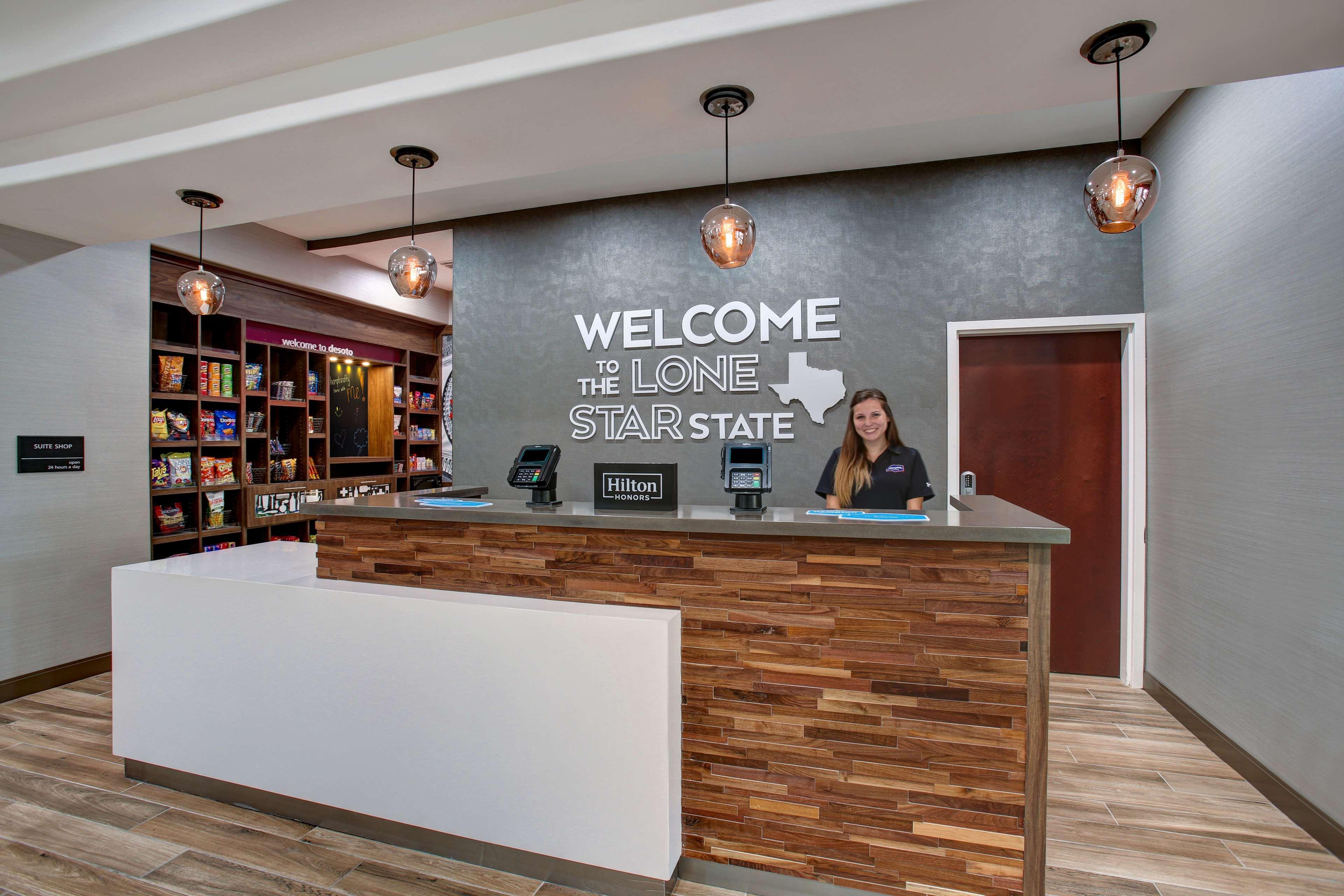 Vista Lobby Hampton Inn & Suites Dallas-DeSoto