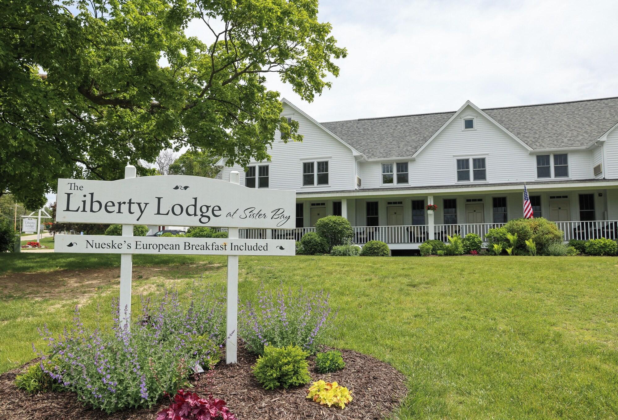 Vista Exterior The Liberty Lodge at Sister Bay