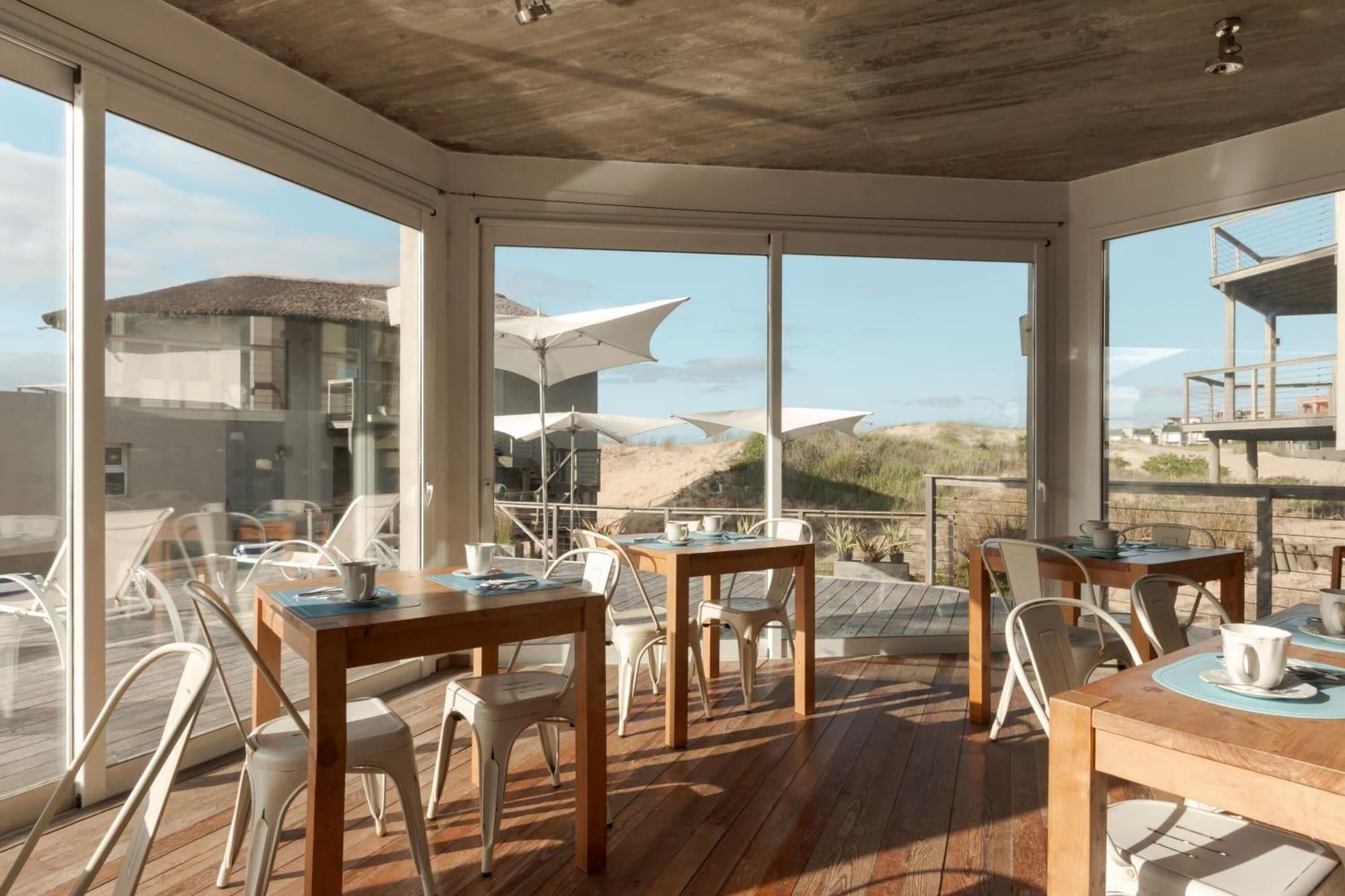 Restaurant MarAdentro Aparts & Suites