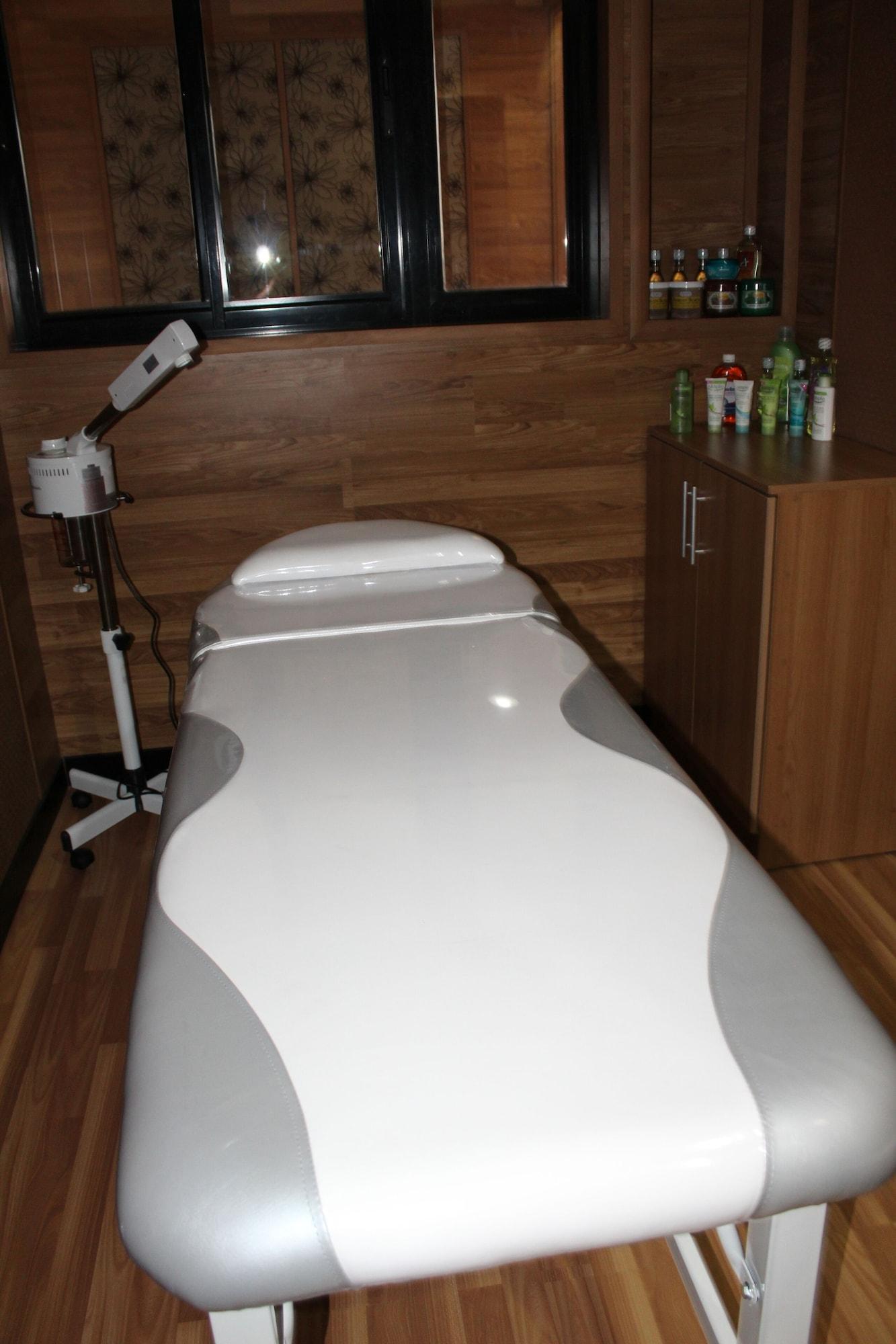 Spa WE Hotel and Suites