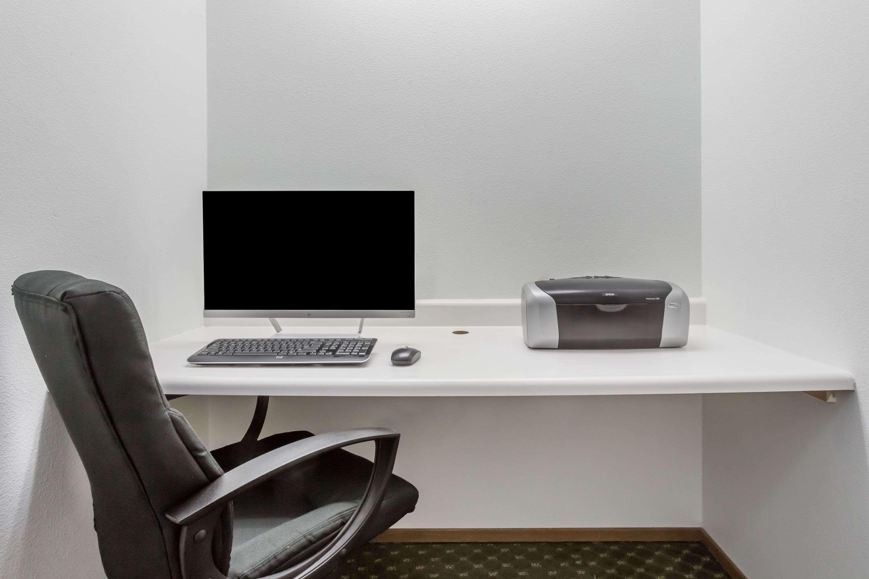 Centro de Negocios Super 8 by Wyndham Cloverdale Wine Country