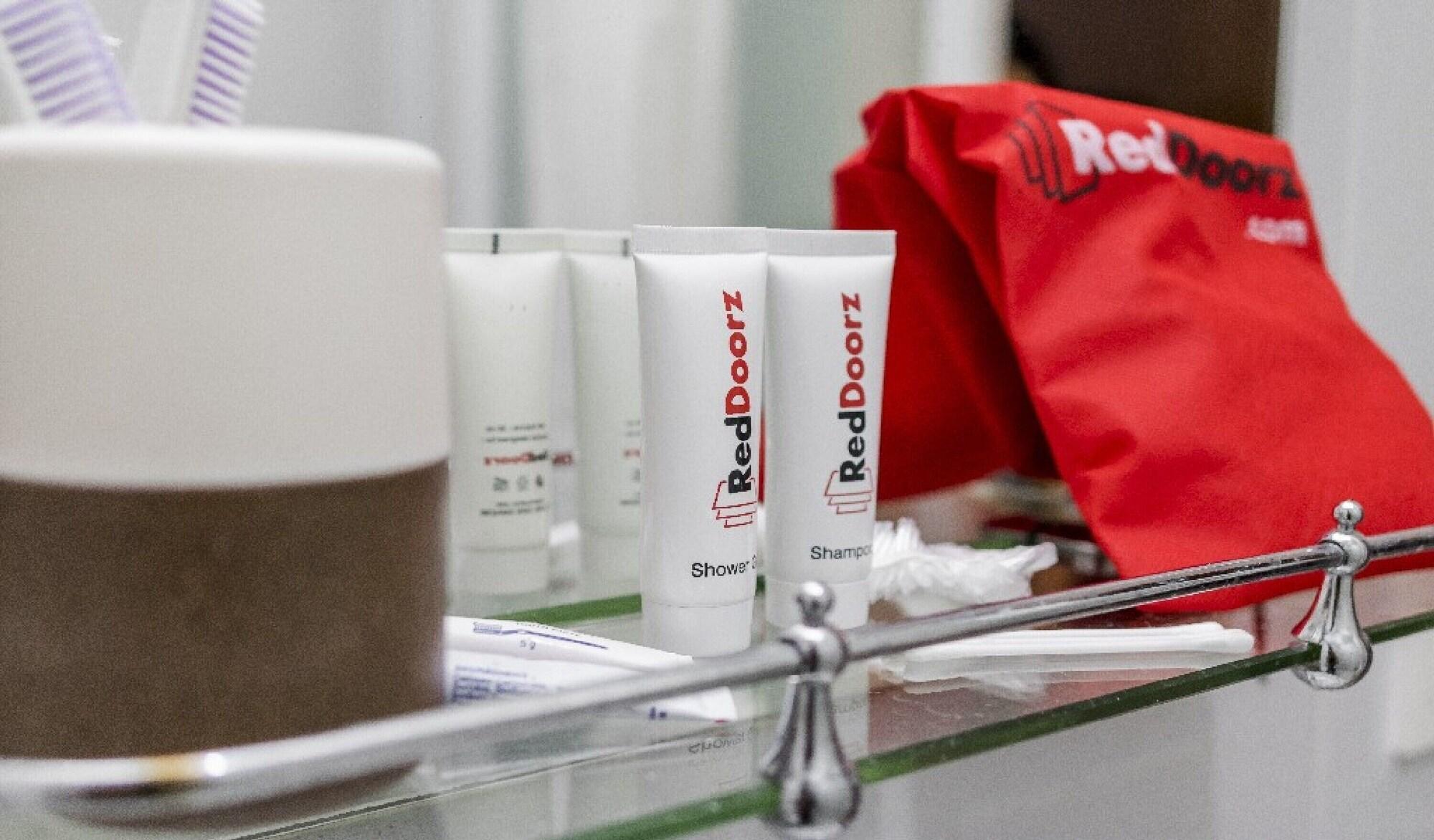 Equipamiento de Habitación RedDoorz Plus near RSCM Jakarta