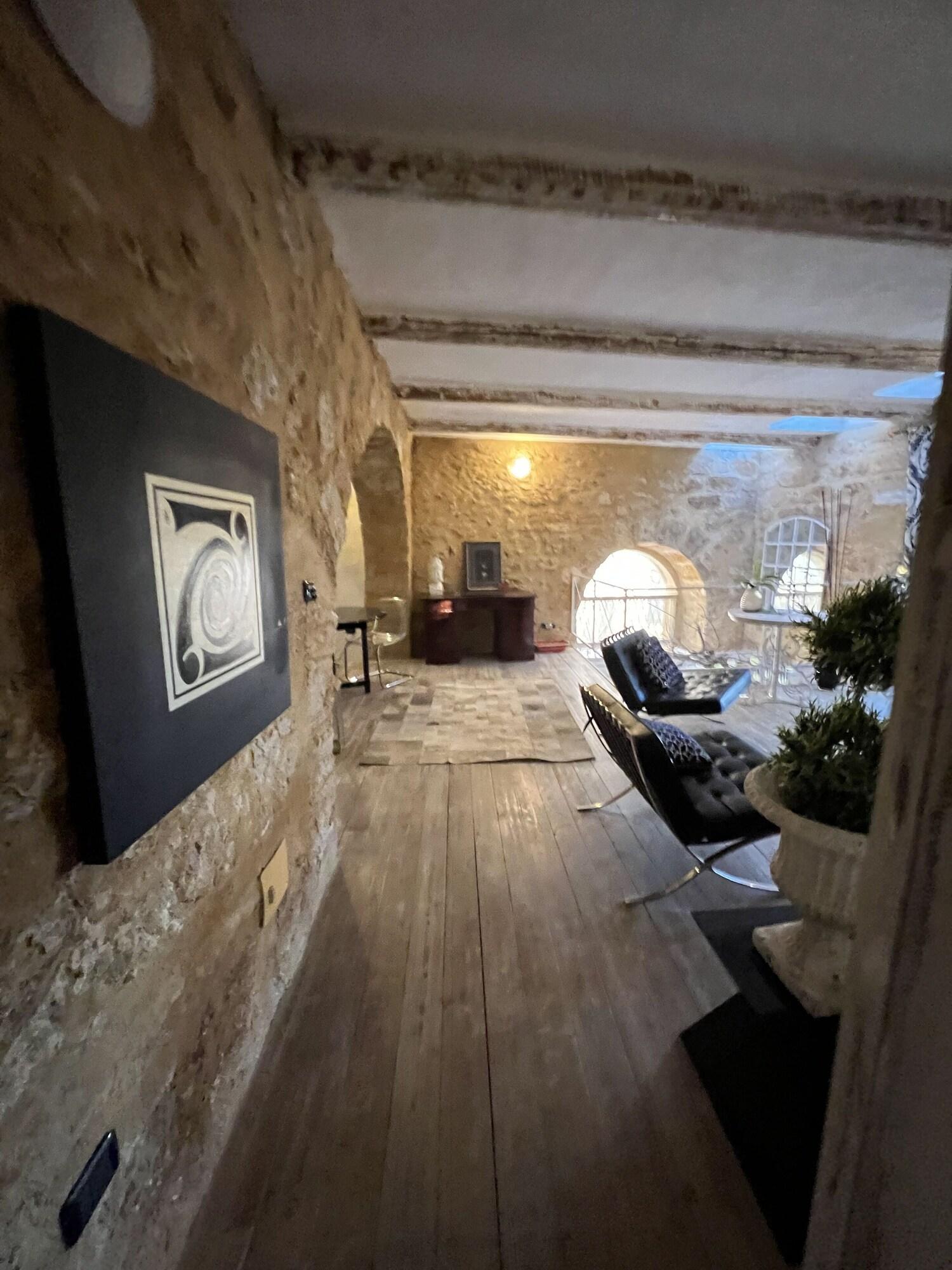 Varios Calua Luxury Museum