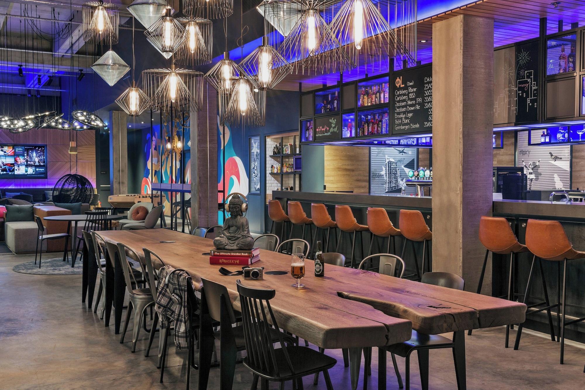 Bar/Salón Moxy Copenhagen