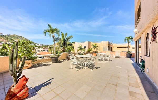 Chic Cabo San Lucas Getaway < 2 Miles to Beaches! - Hoteles 3 estrellas en Cabo San Lucas