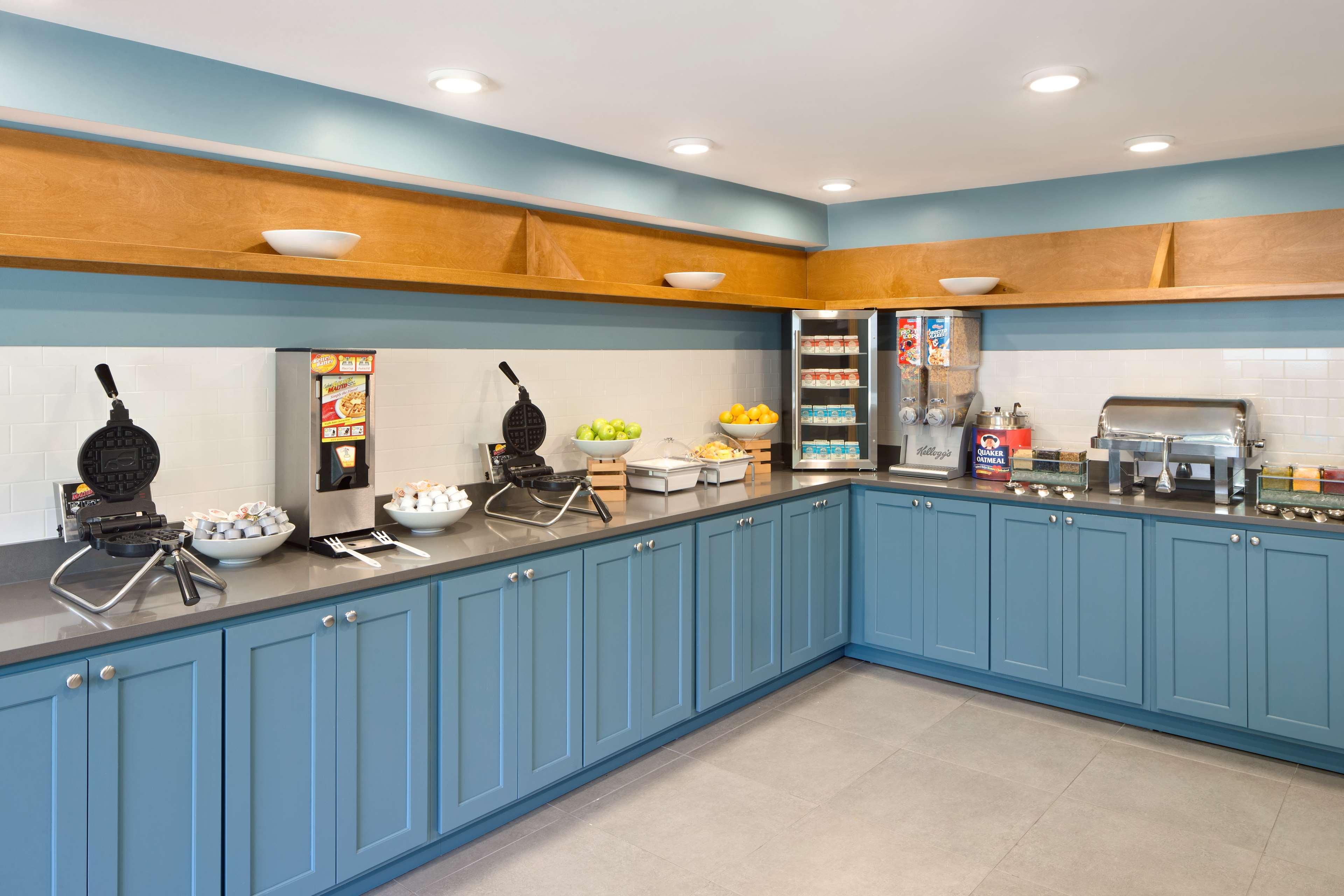 Restaurant Country Inn & Suites by Radisson, Gatlinburg, TN