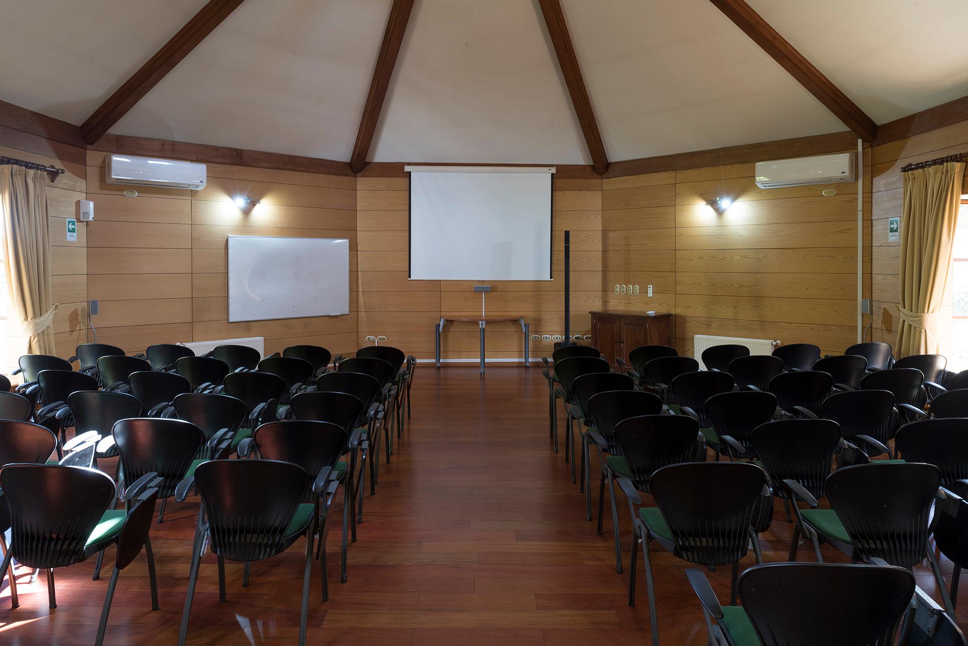 Sala de Reuniones Hotel y Cabañas Lago Ranco - Caja Los Andes