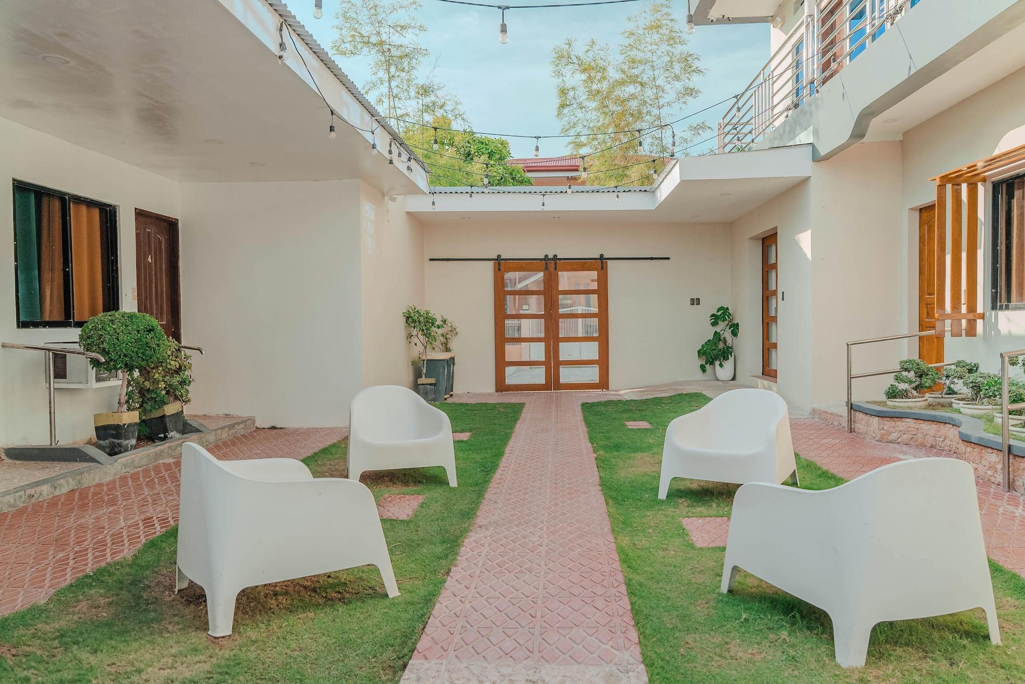 Varios GT Seaside Inn