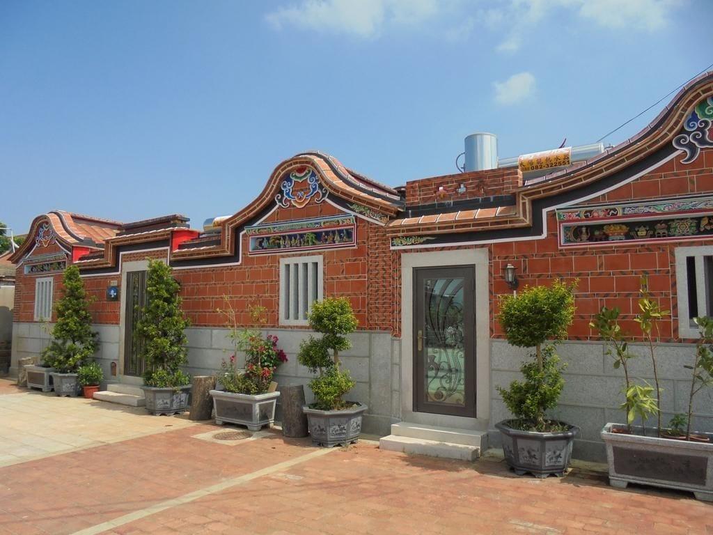 Varios Antique Courtyard B&B