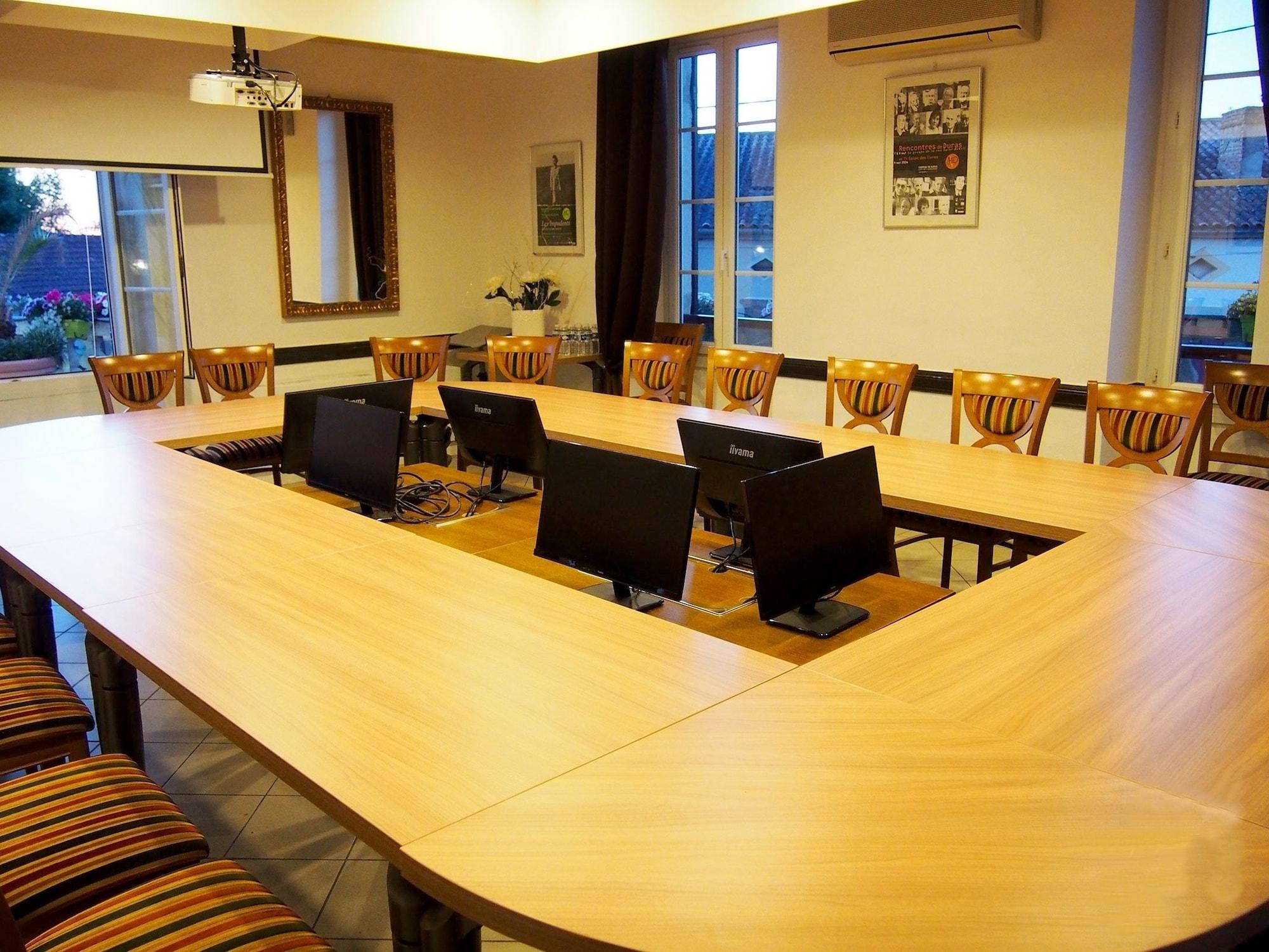 Sala de Reuniones LOGIS Hostellerie des Ducs