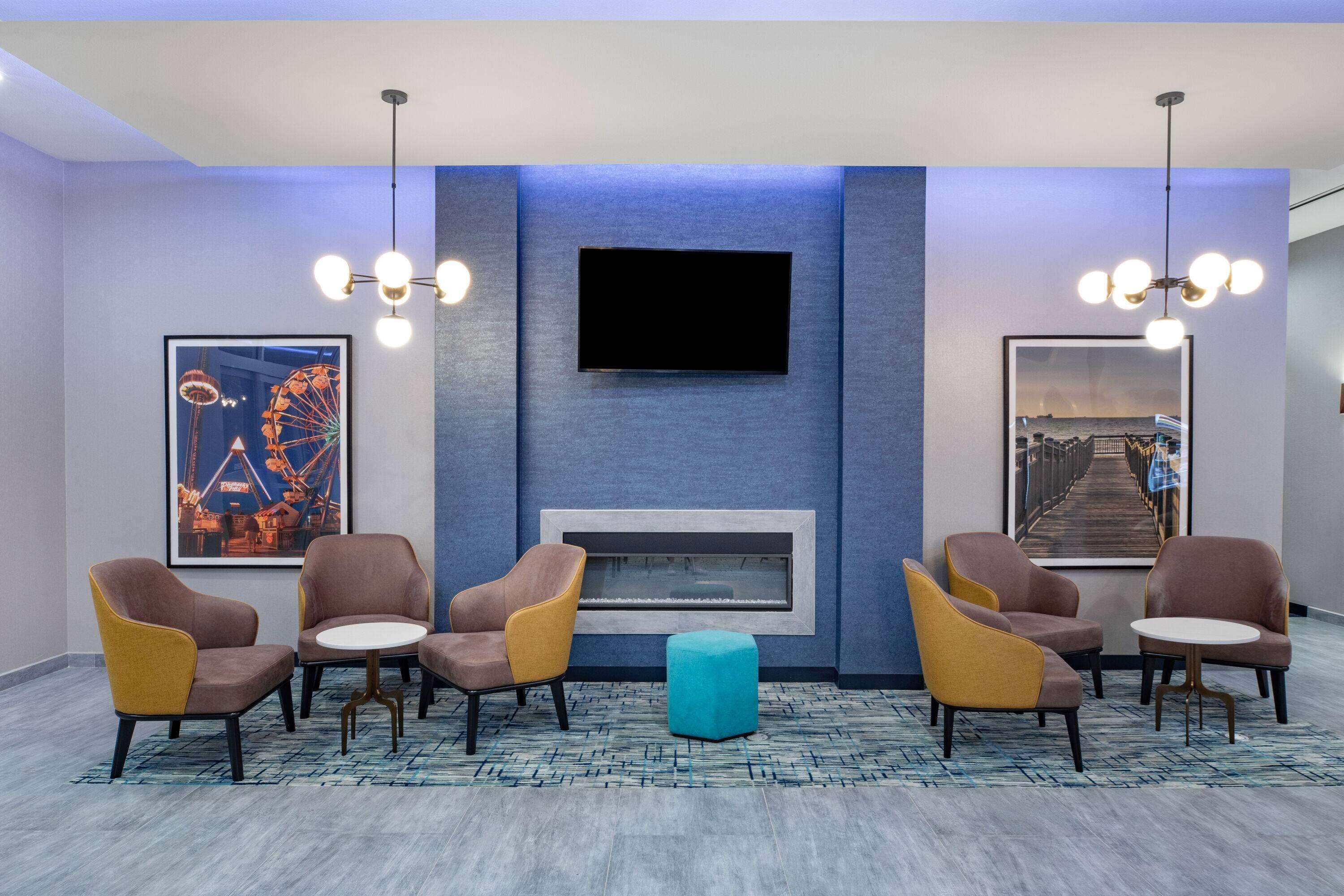 Vista Lobby La Quinta Inn & Suites Galveston Island North