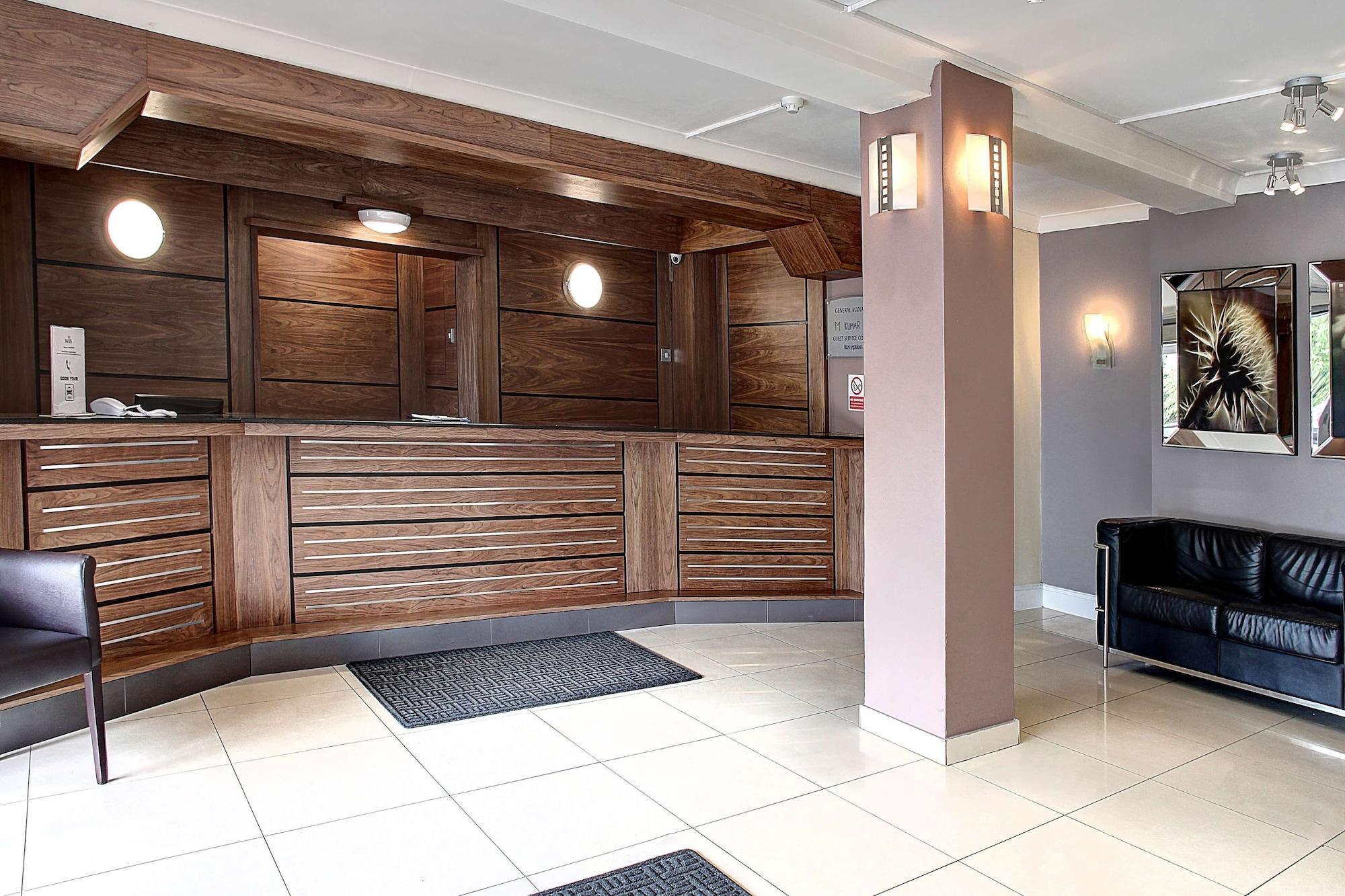 Vista Lobby Best Western Gatwick Skylane Hotel