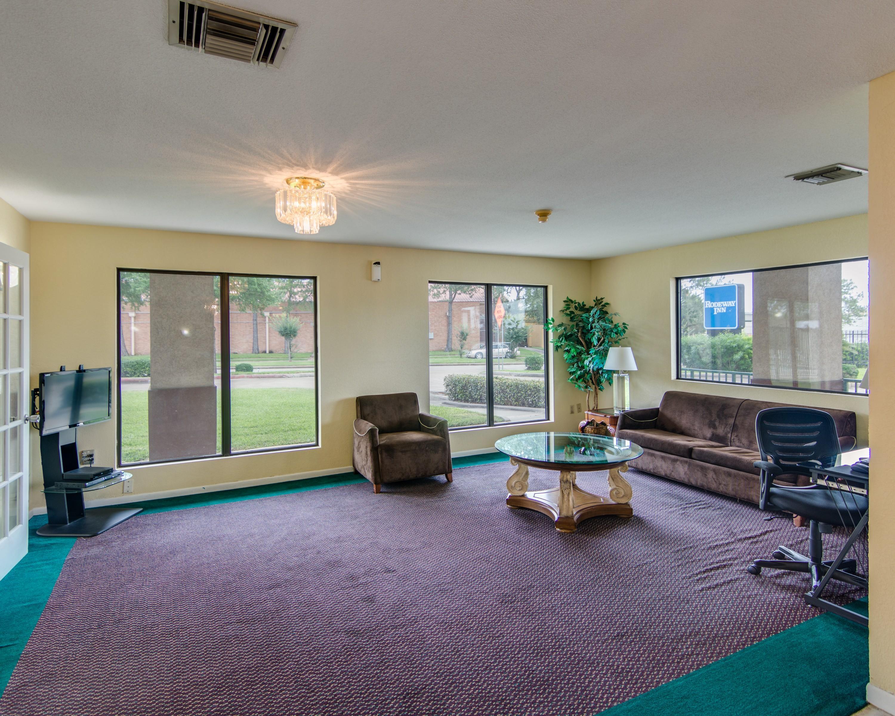 Instalaciones Recreativas Rodeway Inn & Suites Hwy 290 NW 