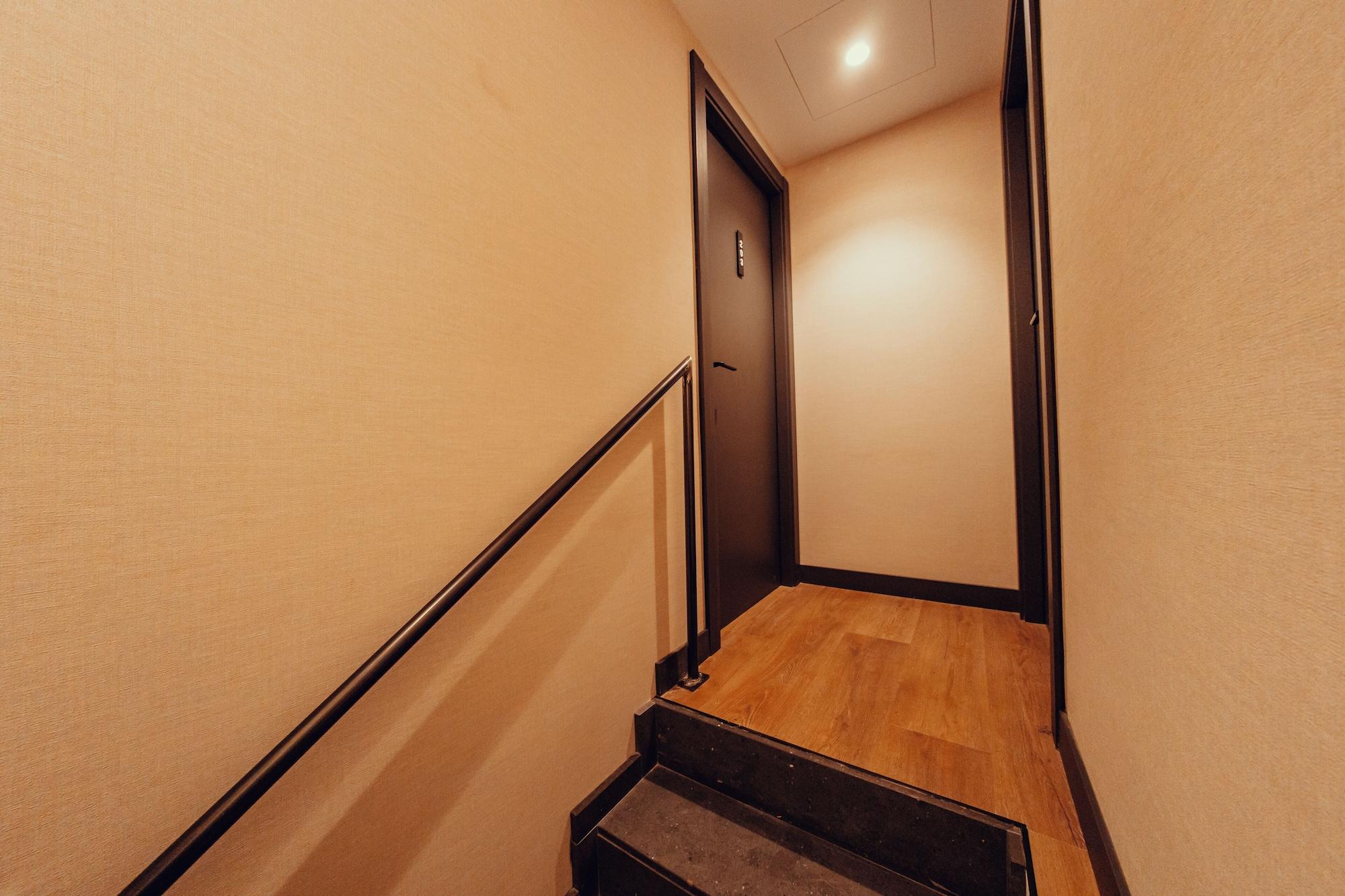 Varios Hotel Transit