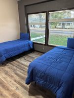 Alquiler Vacacional - Pet friendly and fenced in backyard! Heated garage!