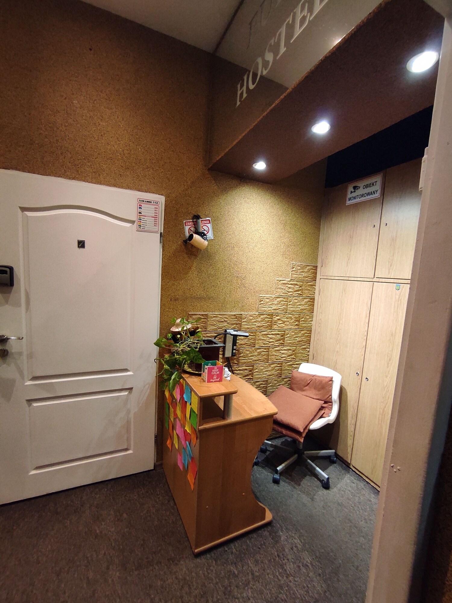 Vista Lobby GIRLS Dorm Apartment