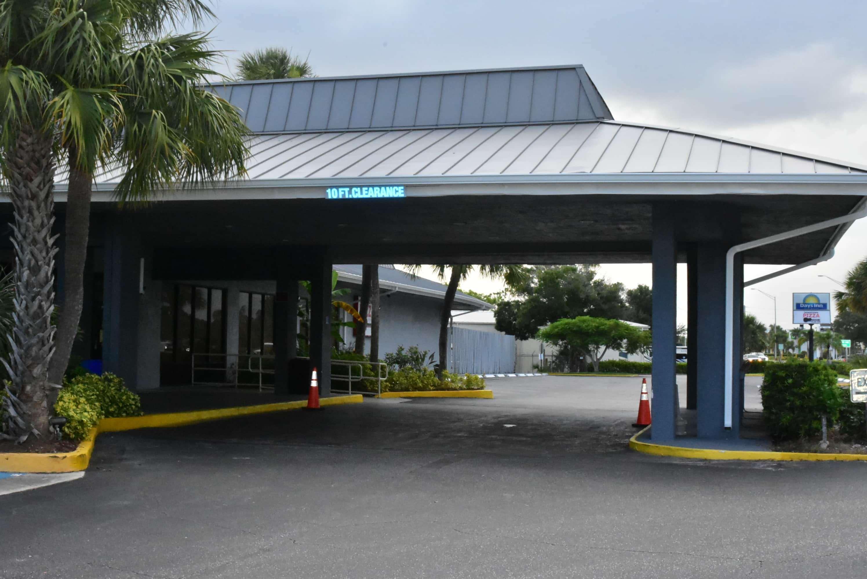 Vista Exterior Days Inn by Wyndham Stuart