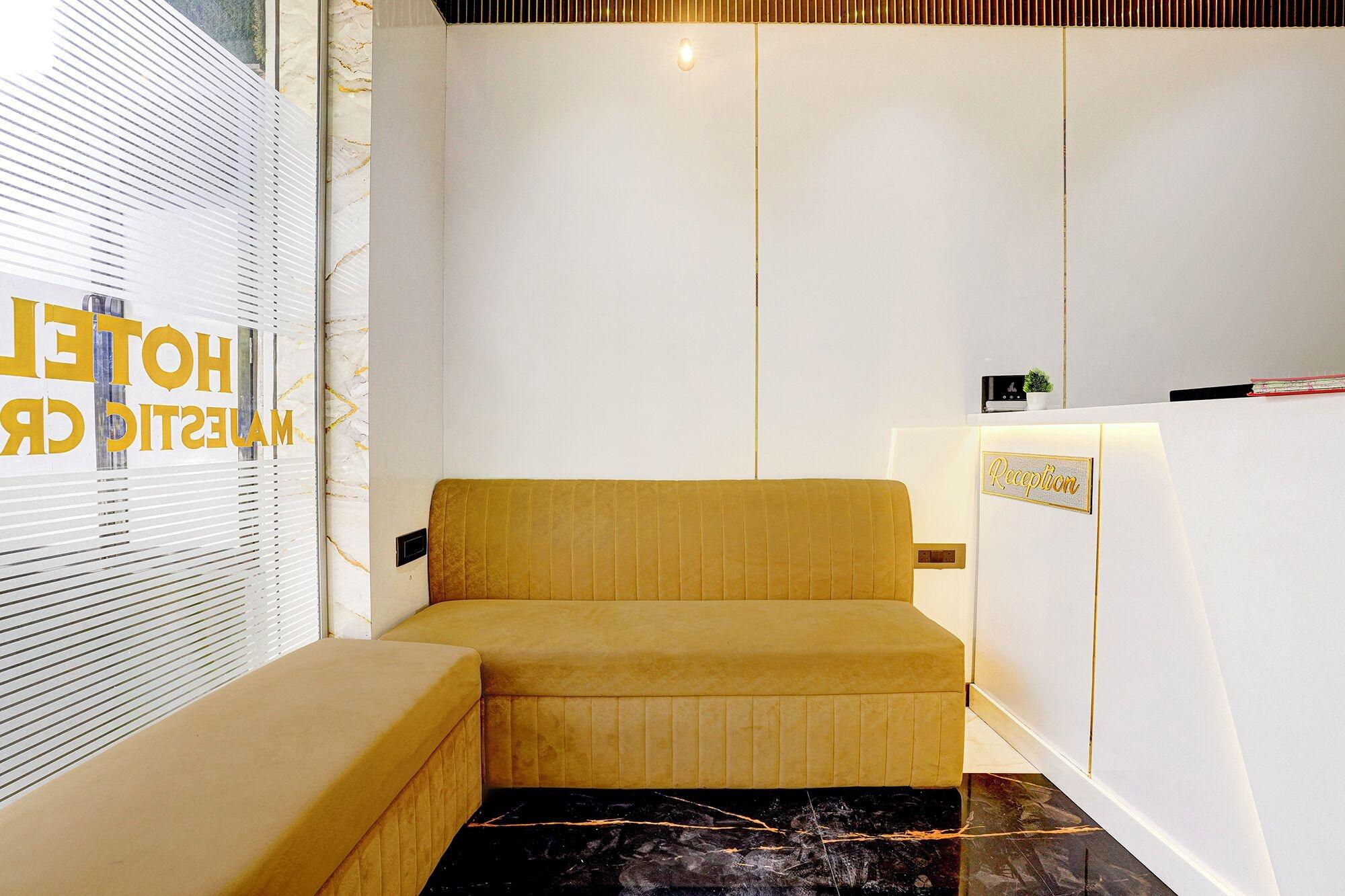 Vista Lobby Fabhotel Majestic Crest