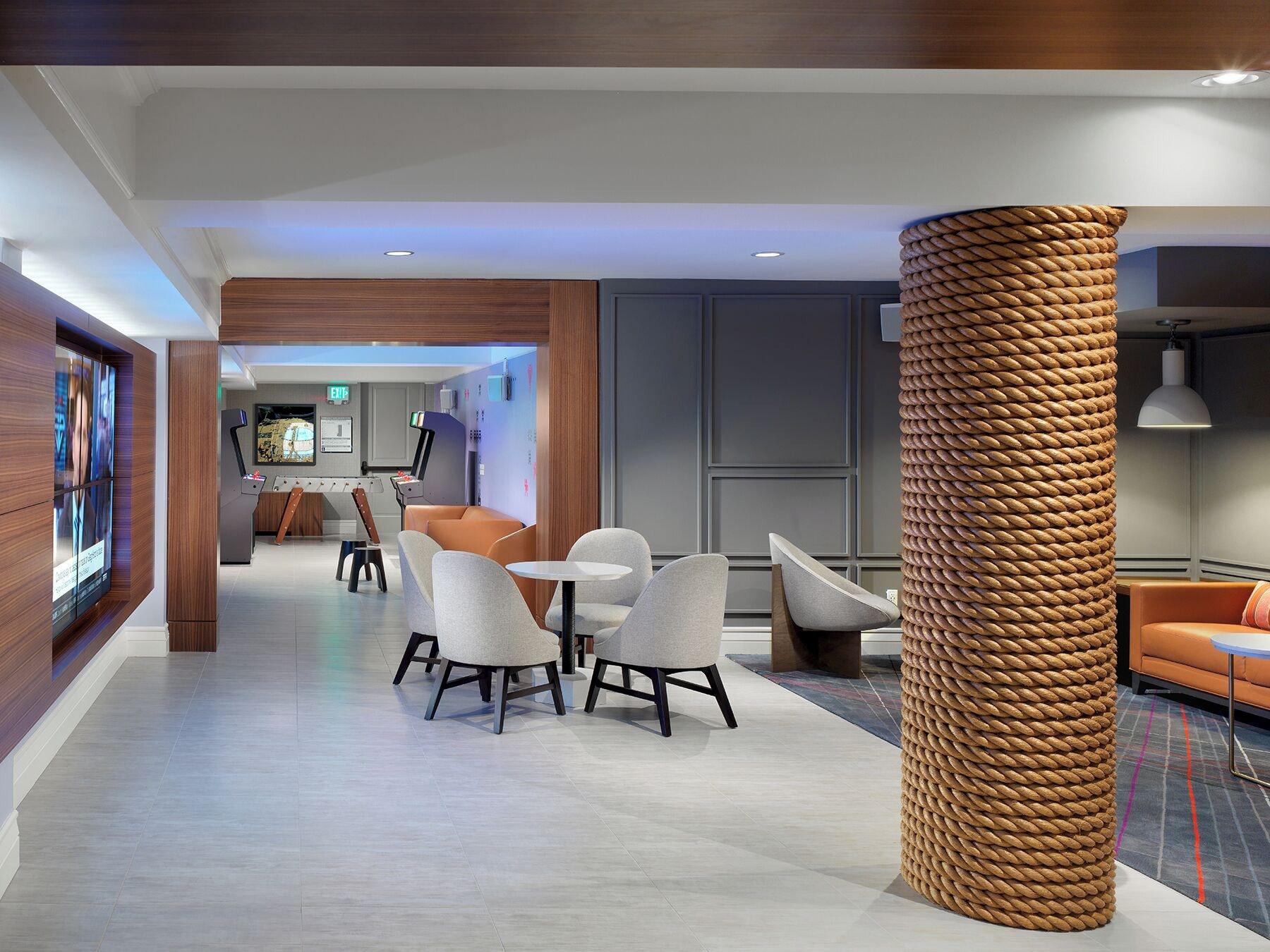 Bar/Salón Axiom Hotel