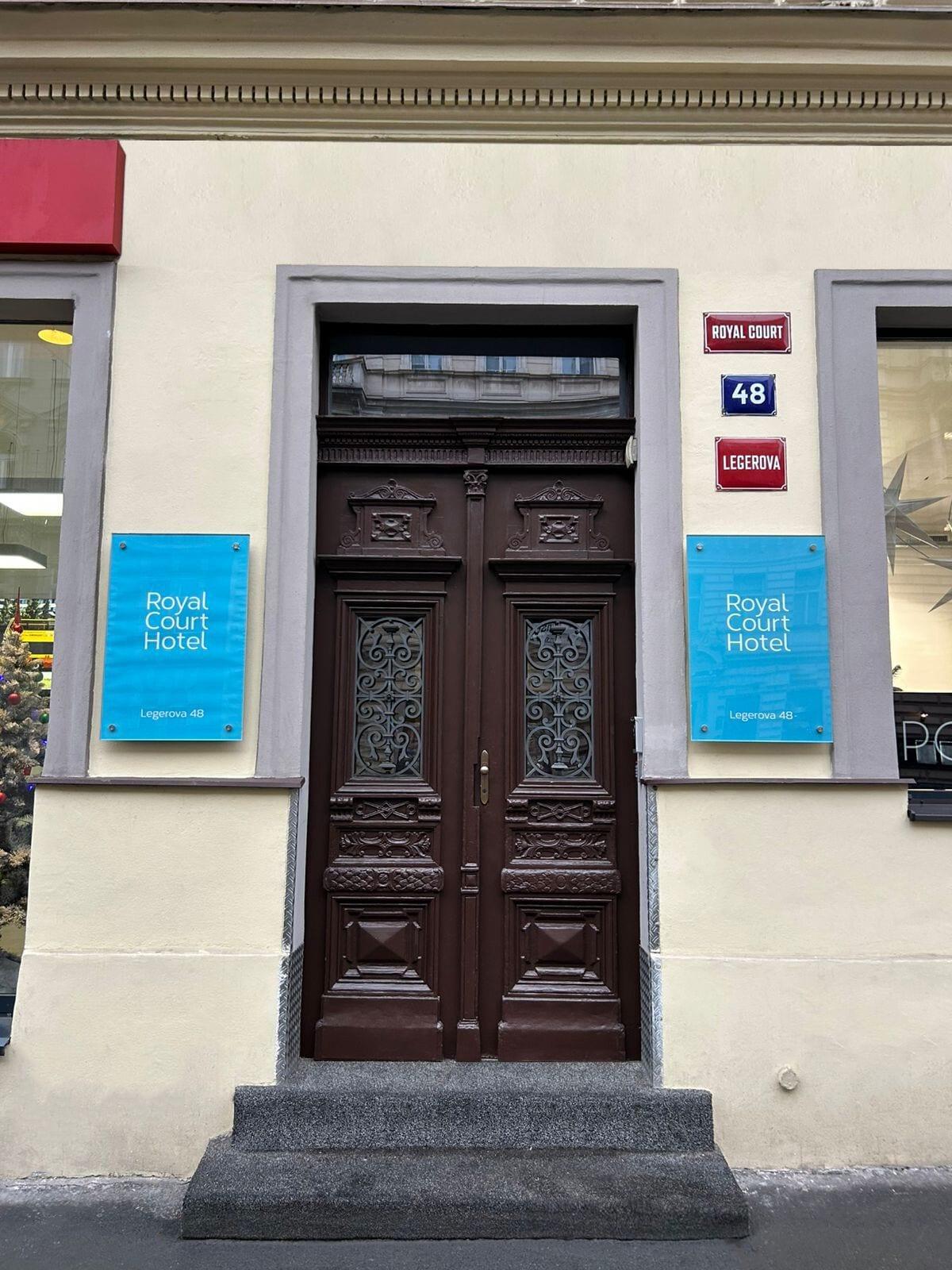 Vista Exterior Royal Court Apartments