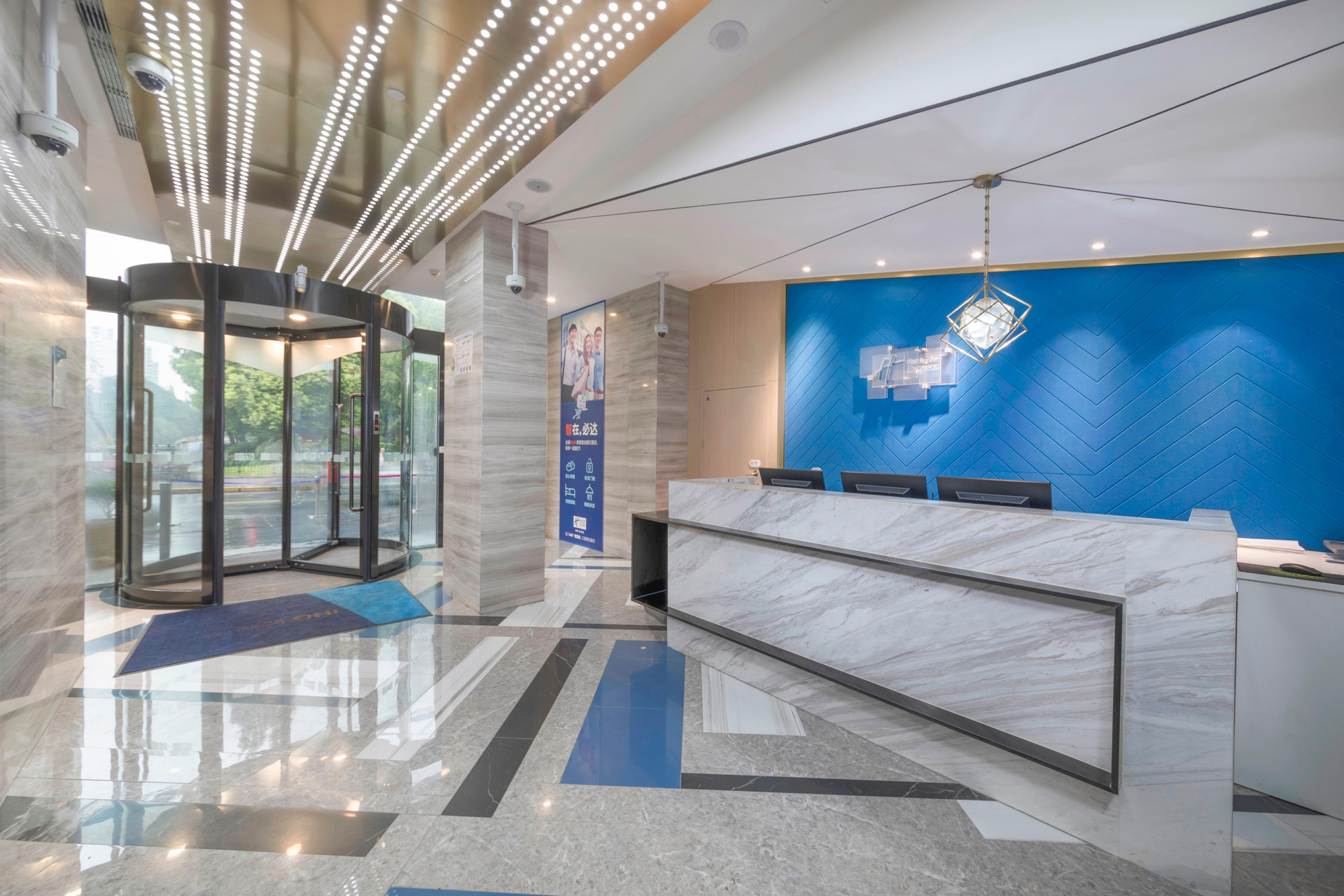 Vista Exterior Holiday Inn Express Shanghai Gubei