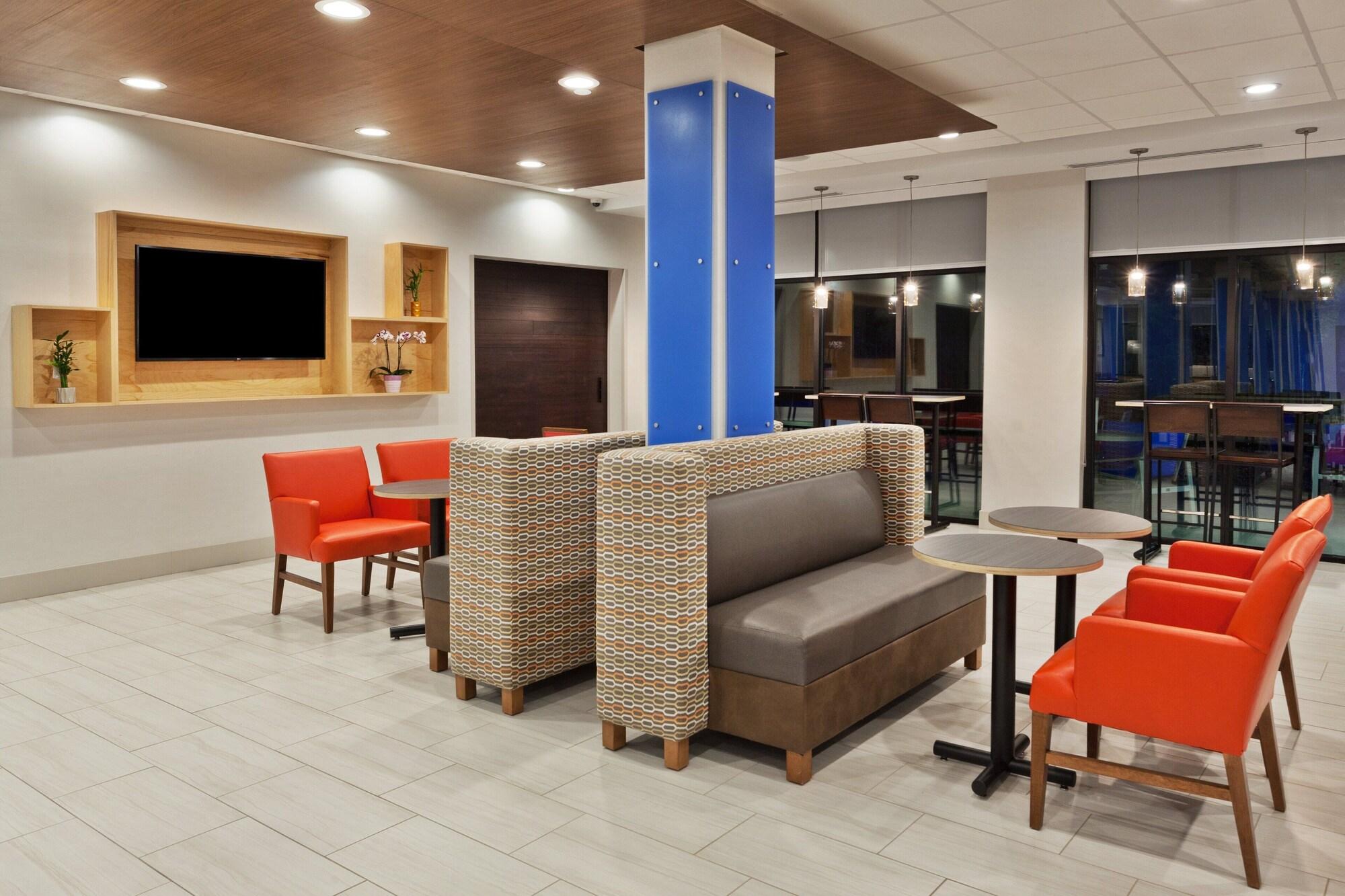 Restaurant Holiday Inn Express & Suites Fayetteville by IHG