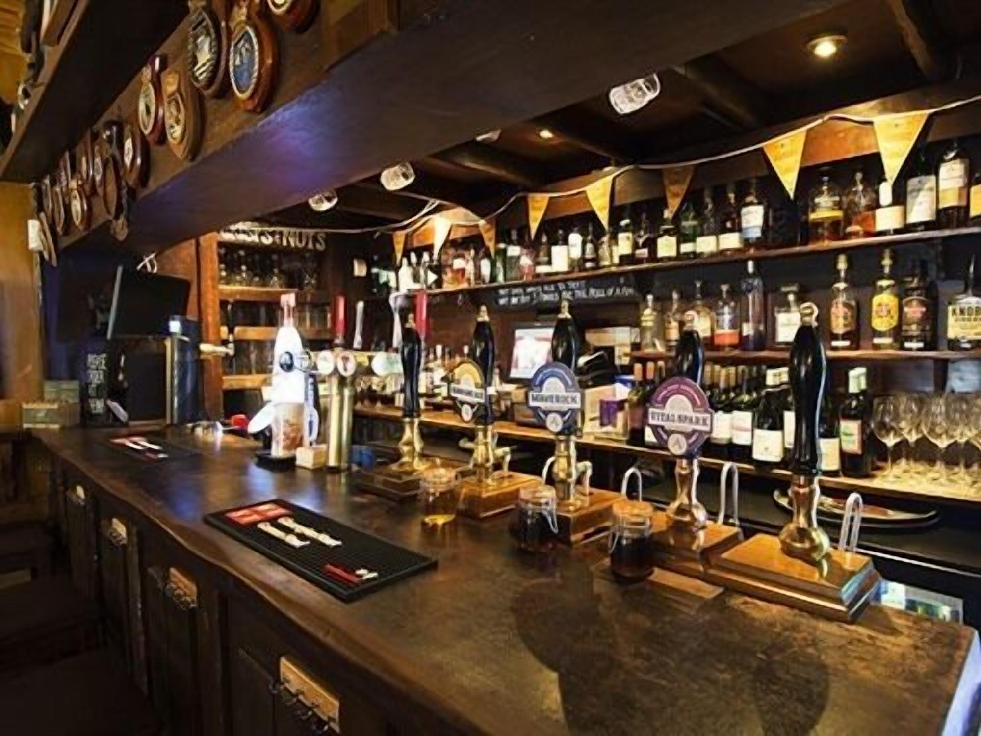 Bar/Salón Village Inn