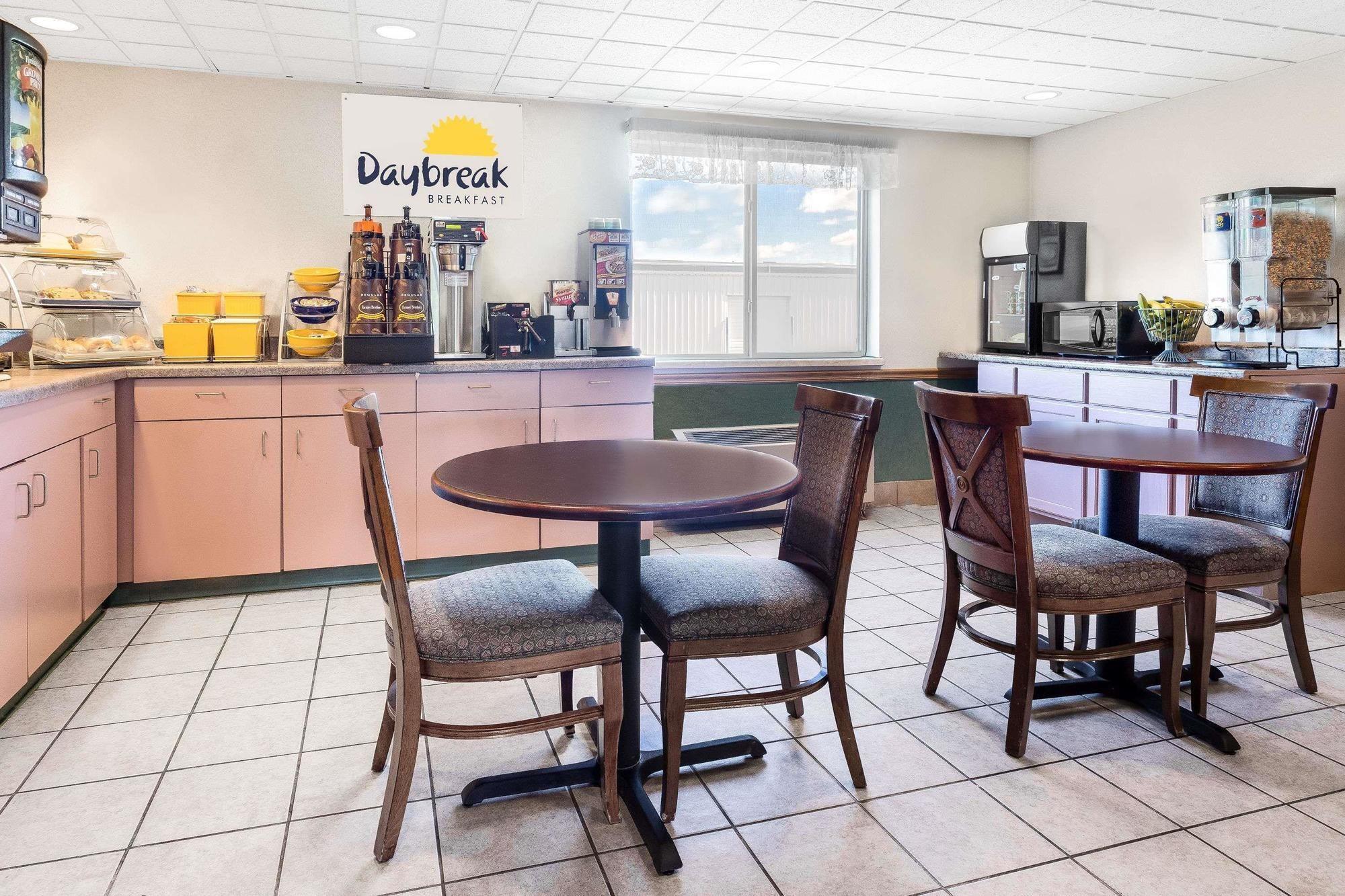 Comodidades del Alojamiento Days Inn by Wyndham Neenah