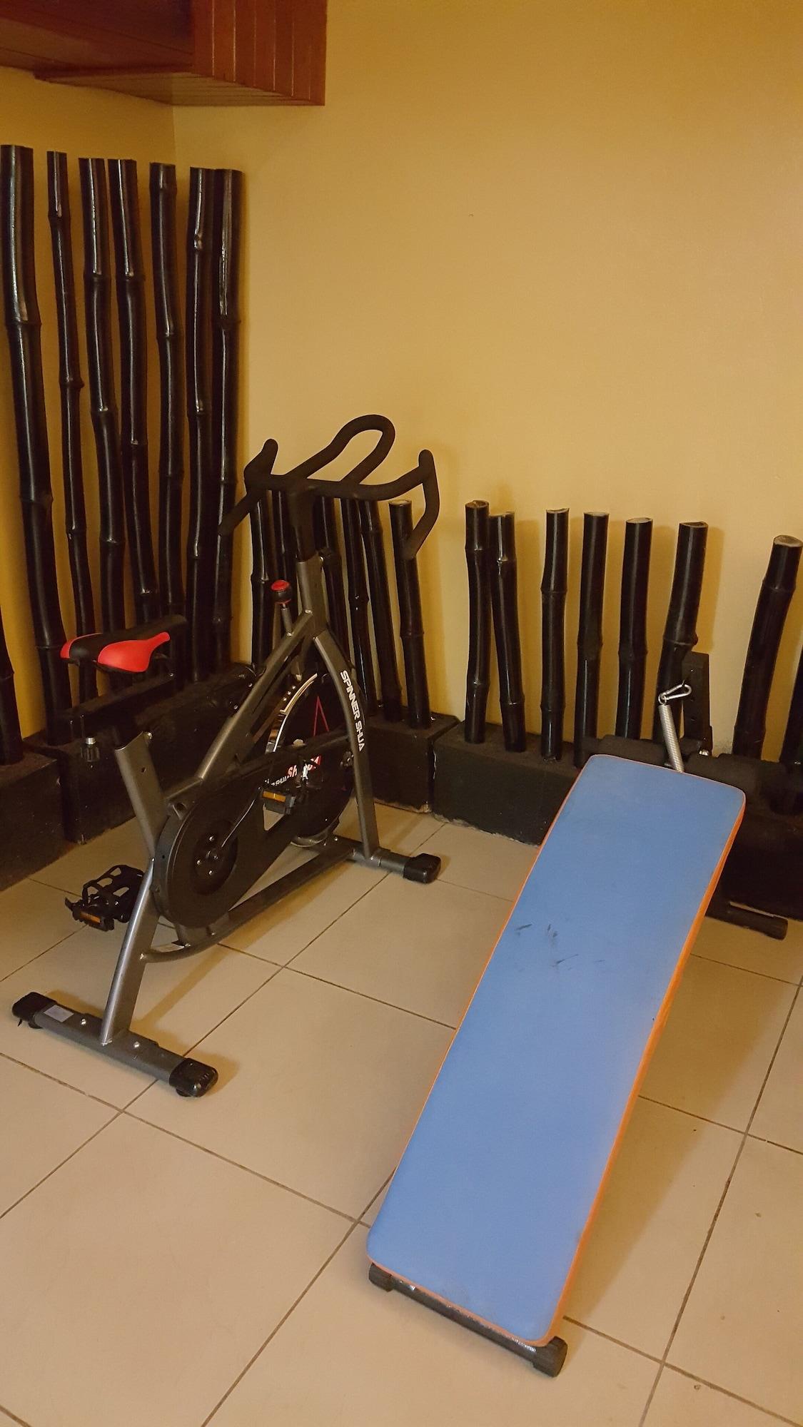 Gimnasio Résidences hôtelières Micheline et Emile, Bastos