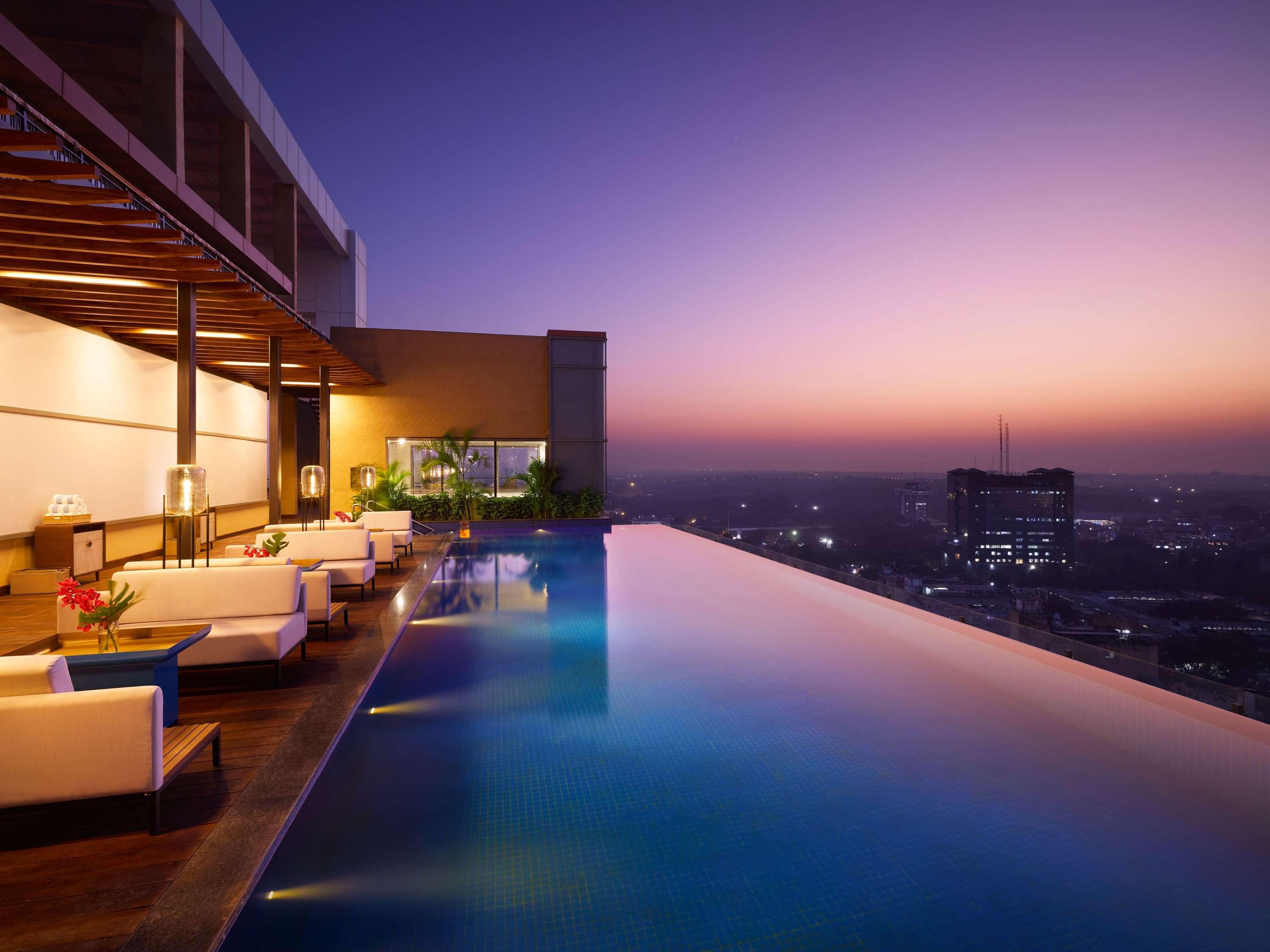 Vista Piscina Novotel New Delhi City Centre