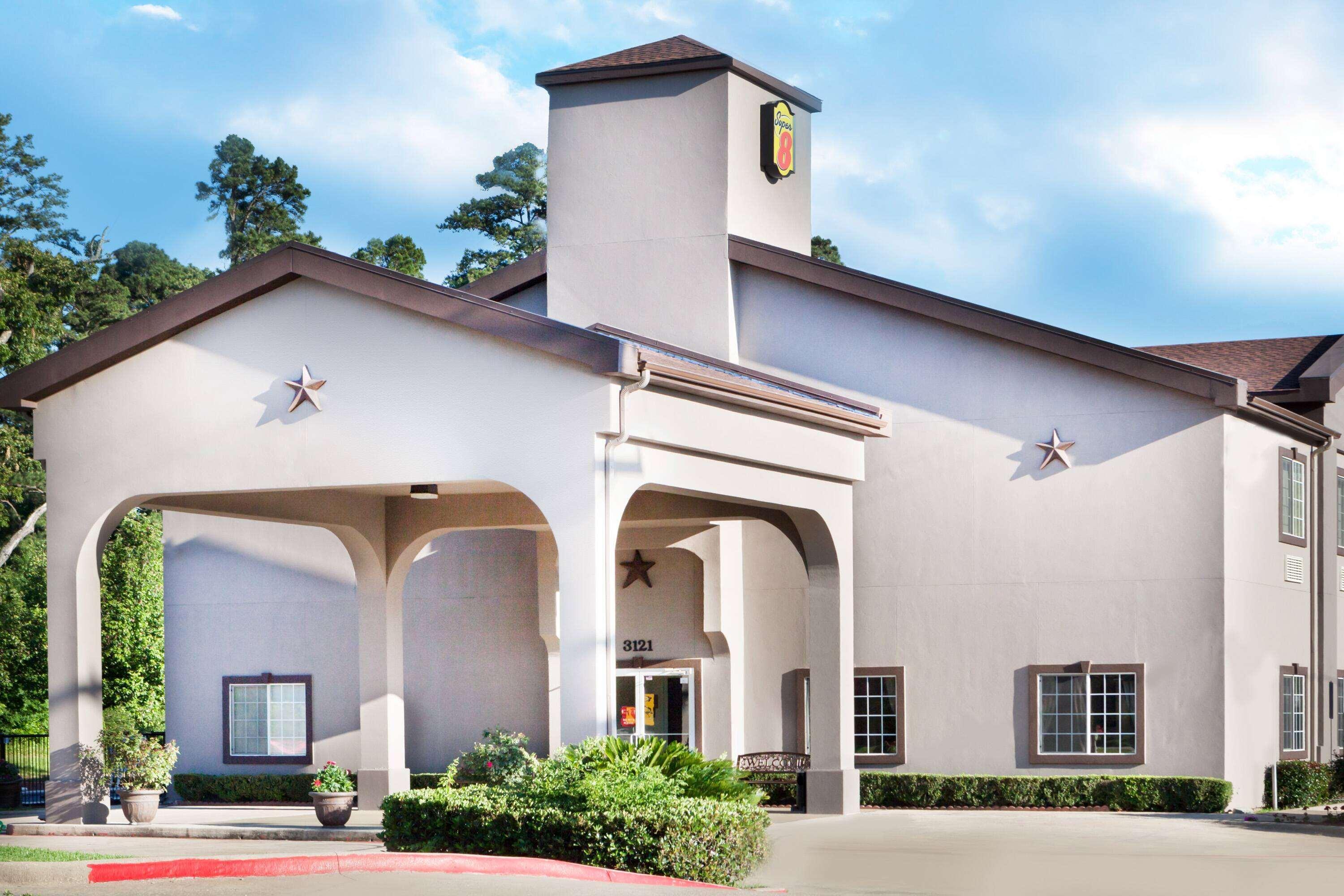 Vista Exterior Super 8 by Wyndham Huntsville