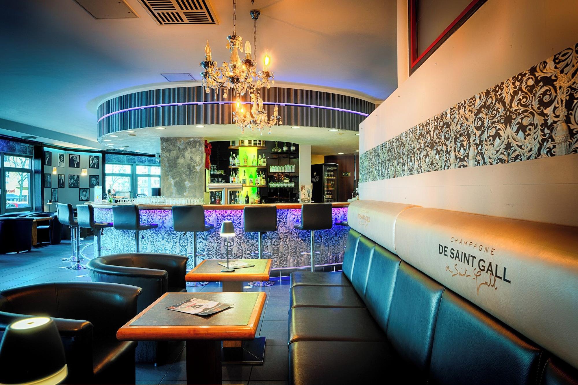 Bar/Salón enjoy Hotel am Studio