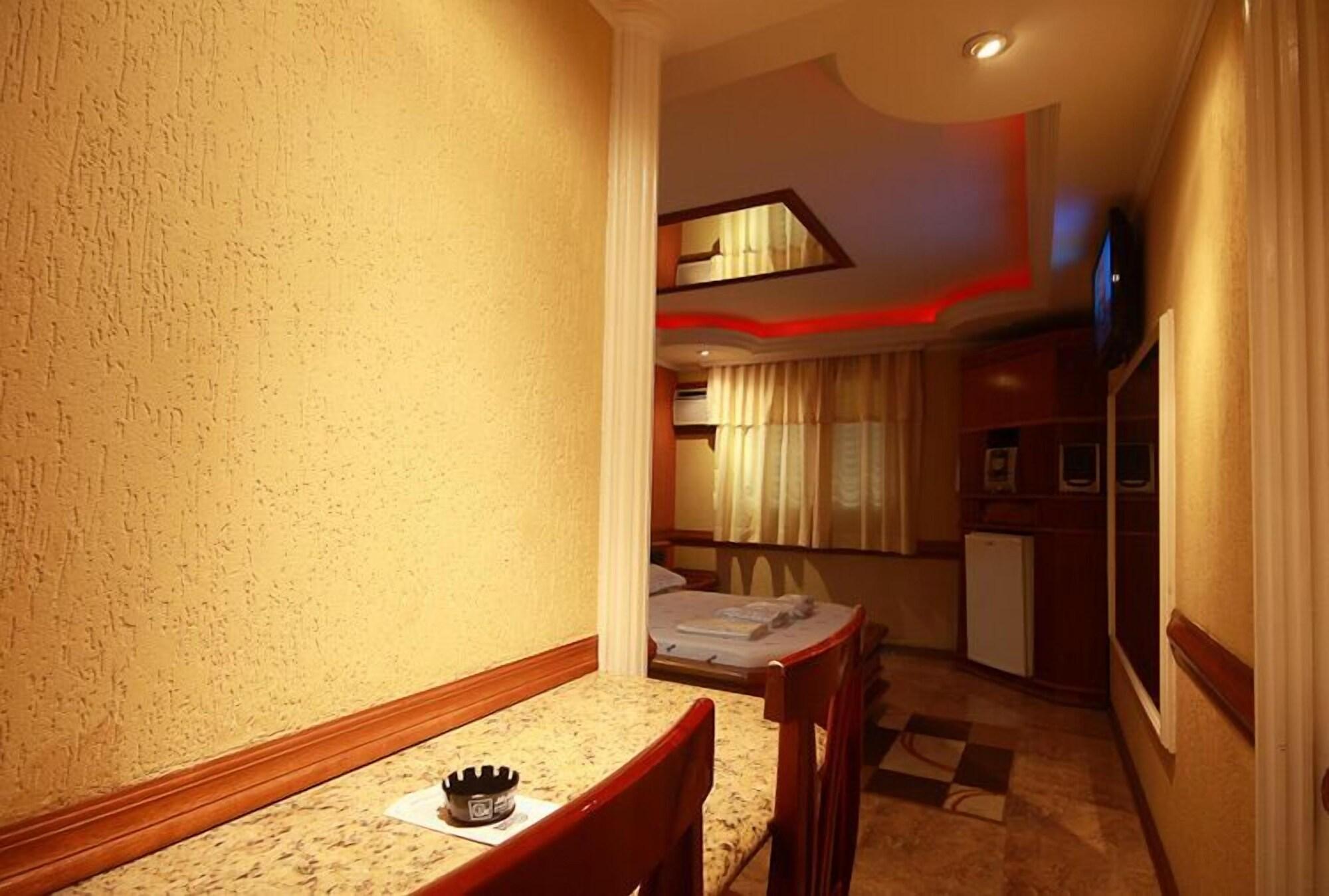 Set de Habitación Delirius Motel - Adults Only