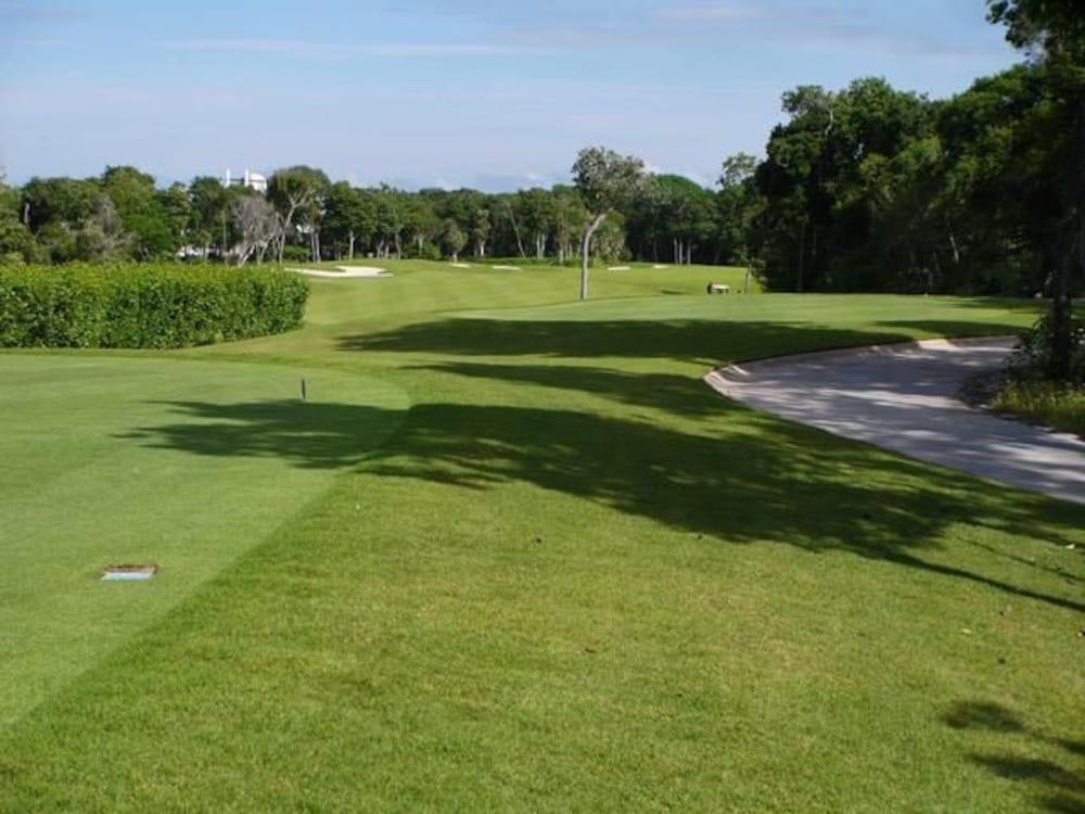 Campo de Golf TAO Garden Luxury Condo
