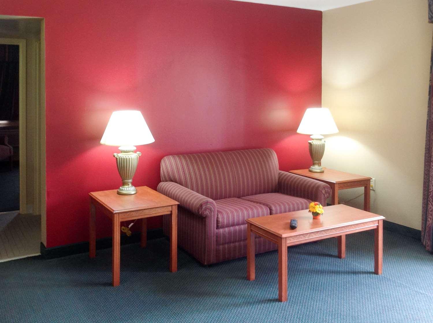 Suite Econo Lodge Southern Pines