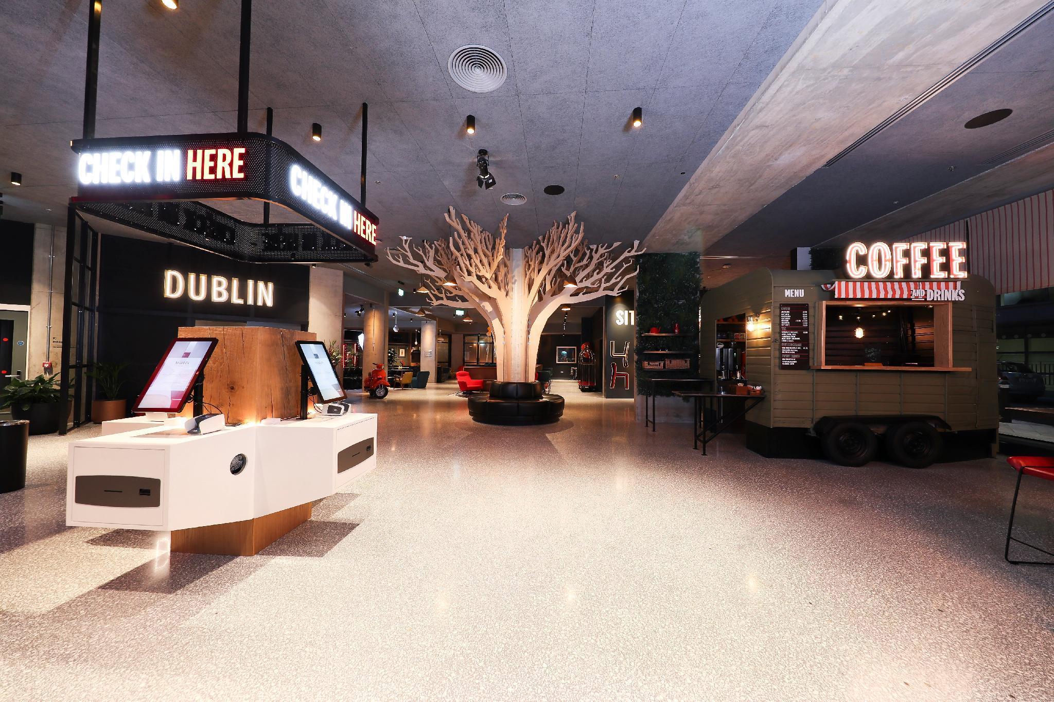 Vista Lobby Marlin