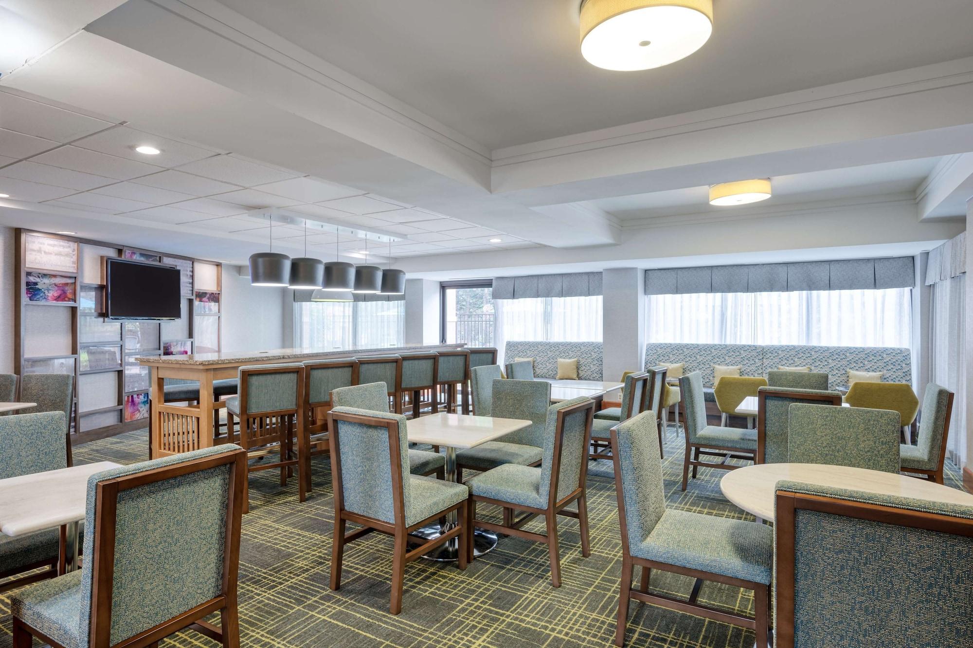 Vista Lobby Hampton Inn Baltimore/White Marsh