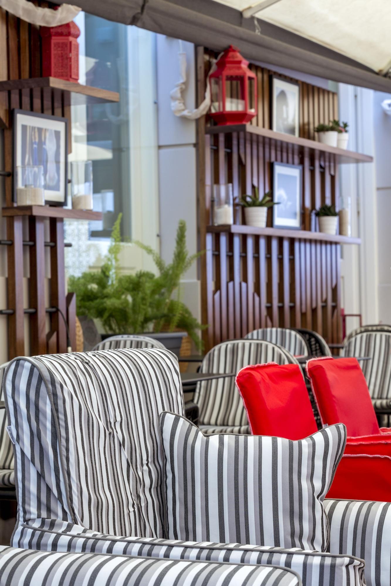 Bar/Salón 3Sixty Hotel & Suites