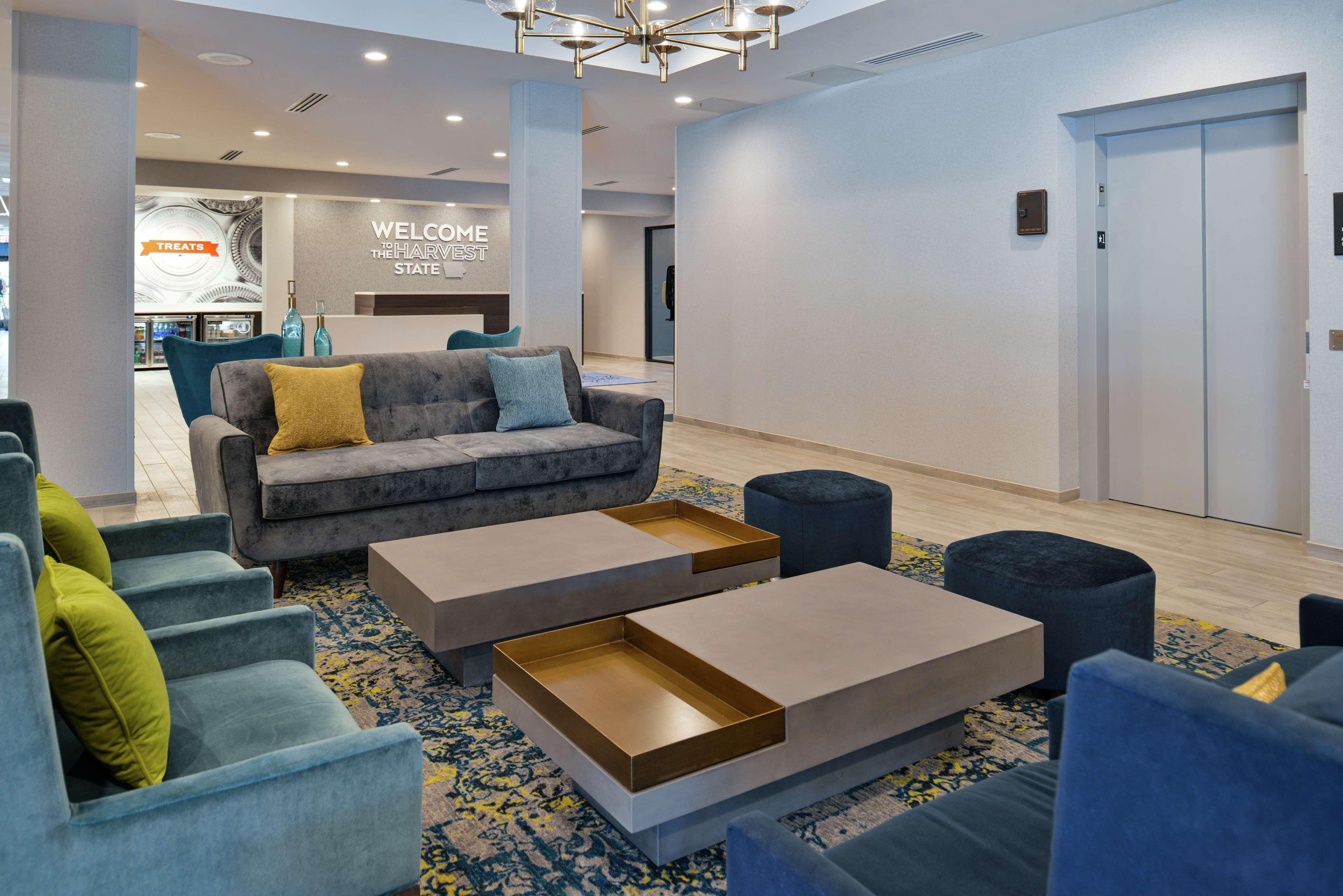 Vista Lobby Hampton Inn Cedar Falls Downtown