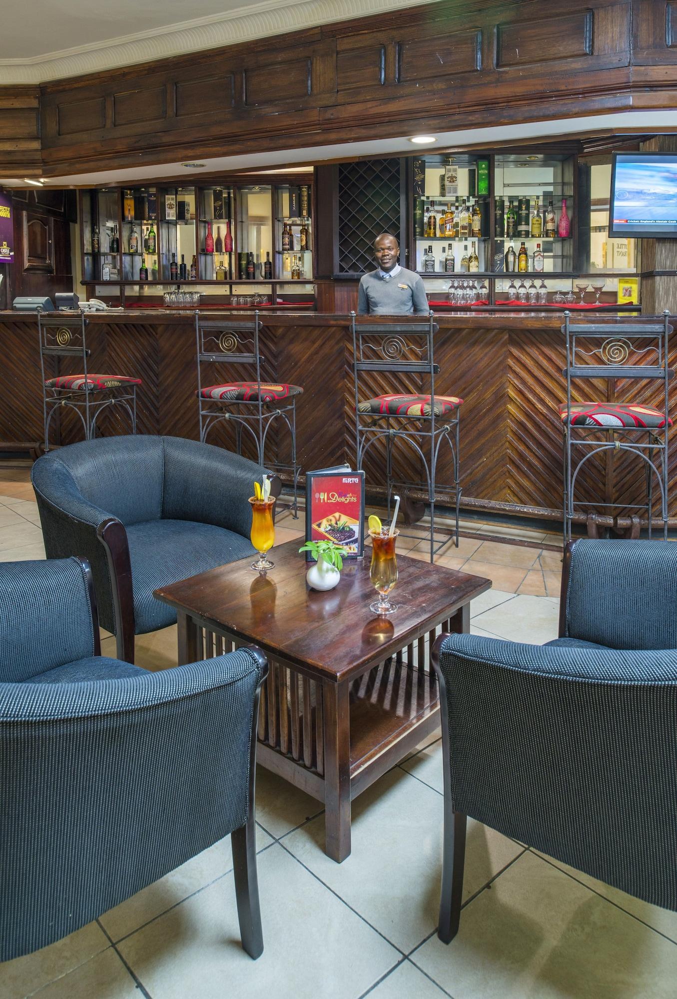 Bar/Salón New Ambassador Hotel