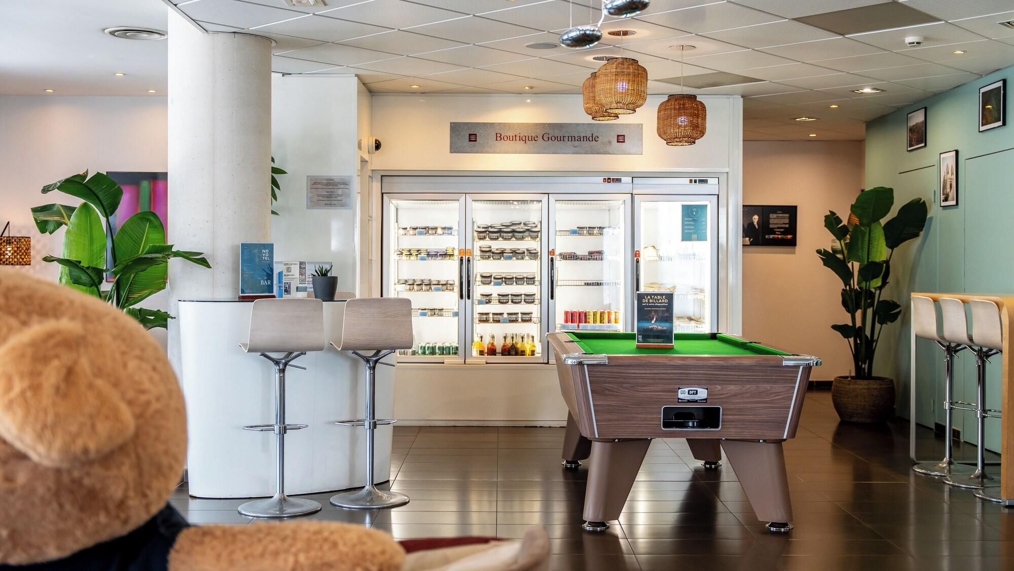 Vista Lobby Novotel Suites Marseille Centre Euromed