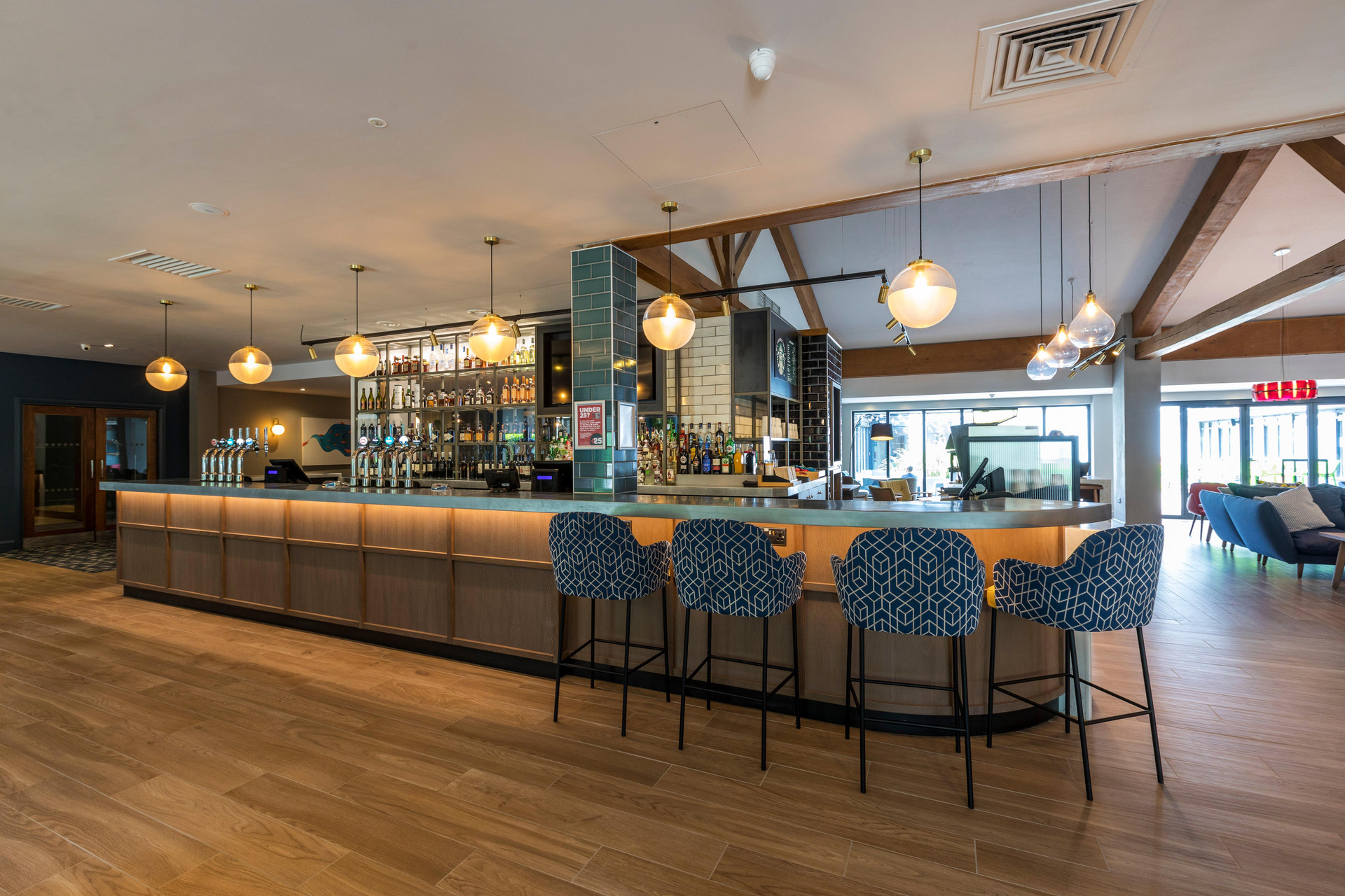 Bar/Salón Holiday Inn Cambridge by IHG