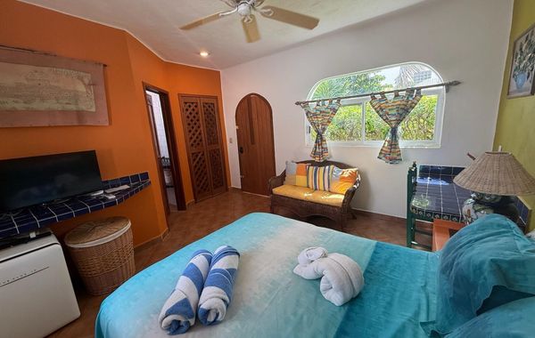 OCEAN FRONT MEXICAN STYLE VILLA, CARIBBEAN BLUE SEA VIEWS AND POOL - 6 guests - Hoteles cerca de Playa Norte en Isla Mujeres