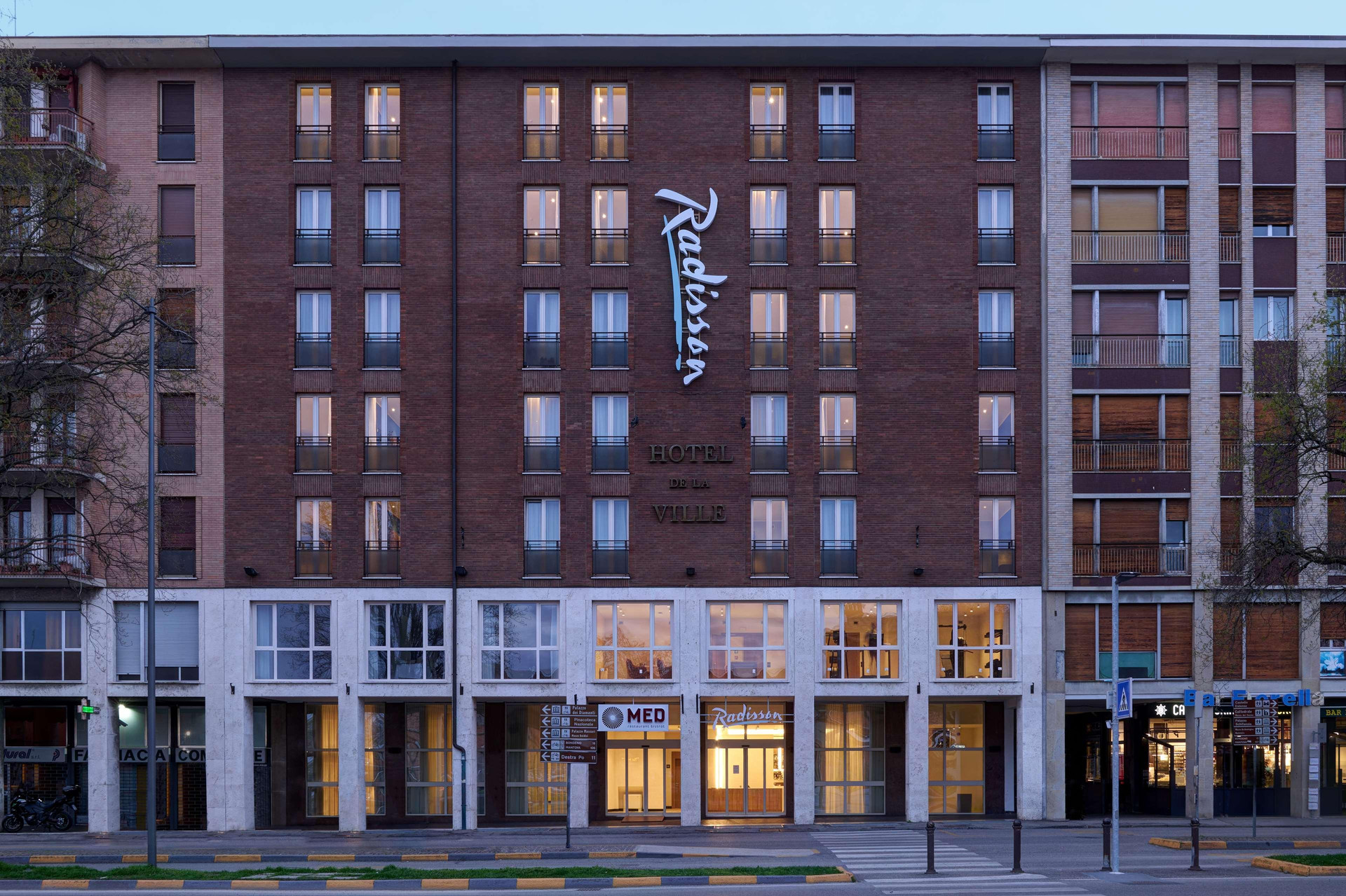 Vista Exterior Radisson Hotel Ferrara