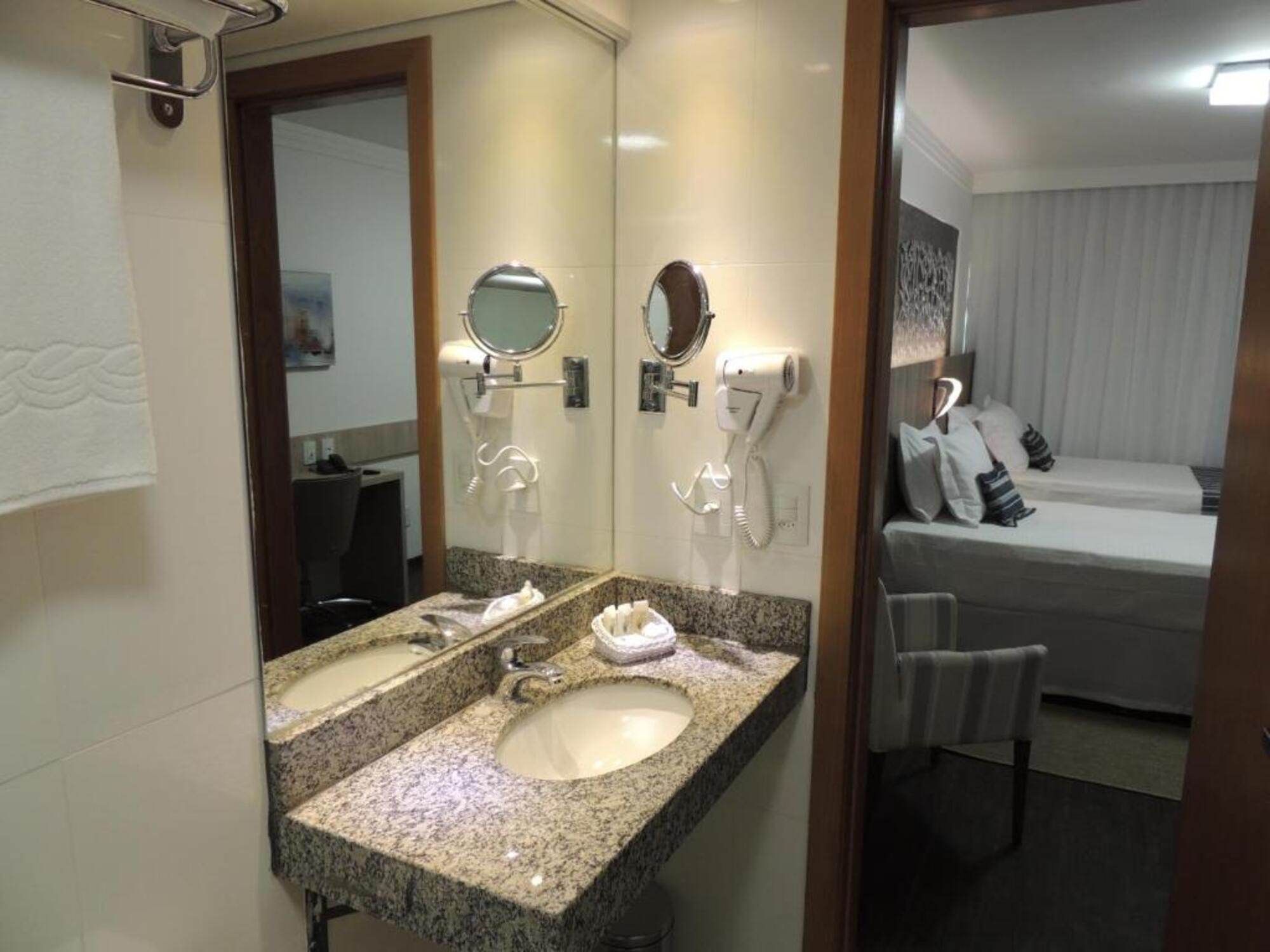 Baño Allia Gran Pampulha