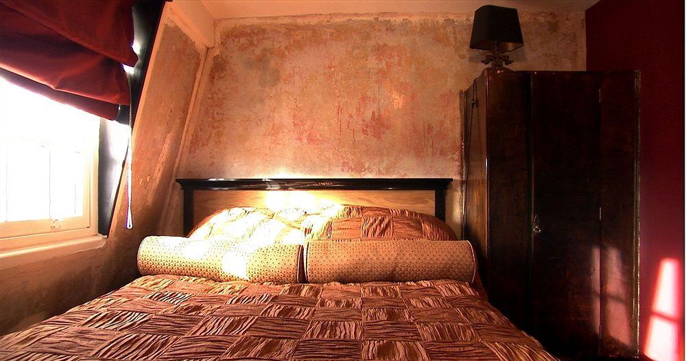 Rough Luxe Hotel by null