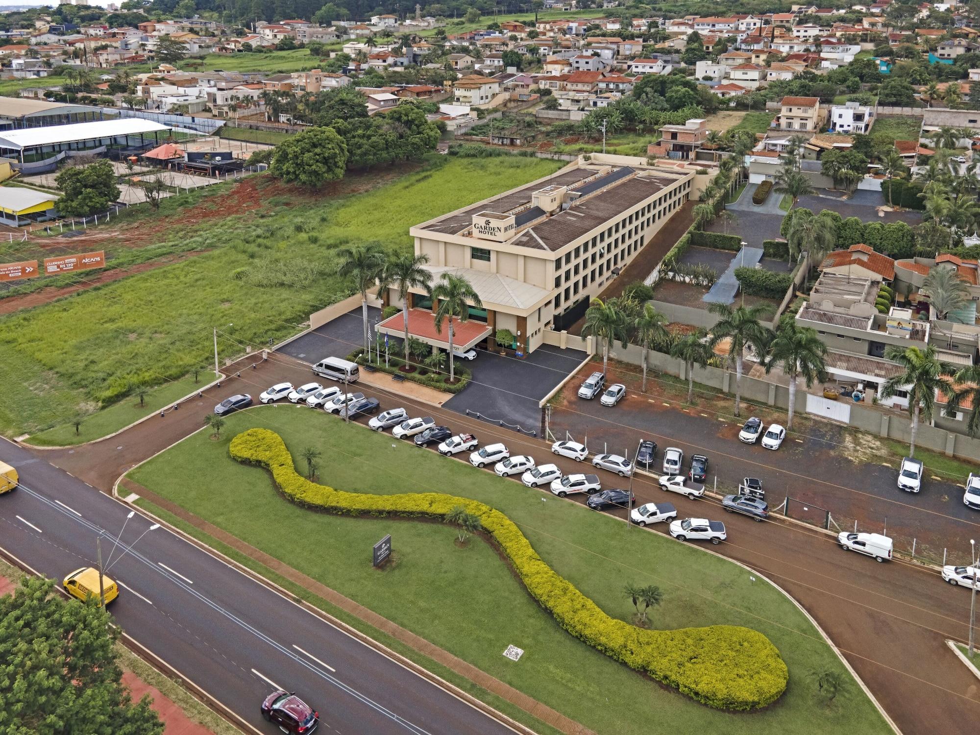 Vista Exterior Garden Hotel
